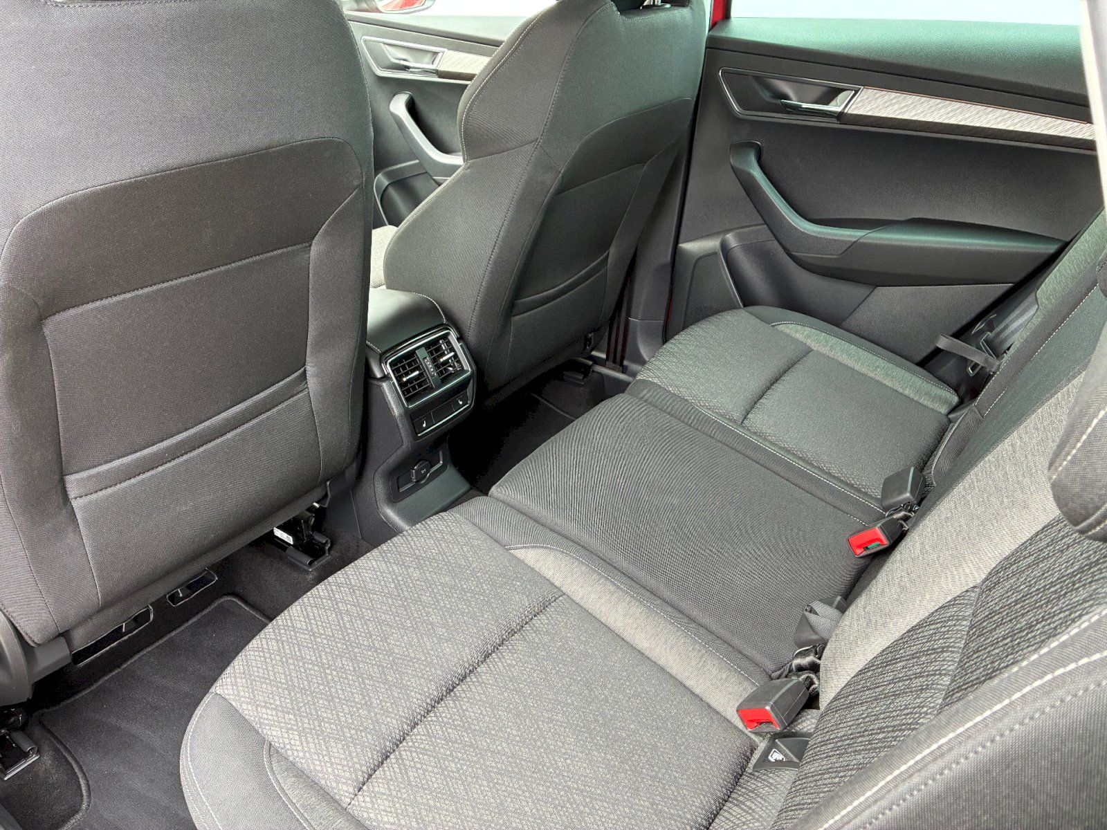 Škoda Karoq, 1,5 TSI / 110 kW Top Selection - fotka 6