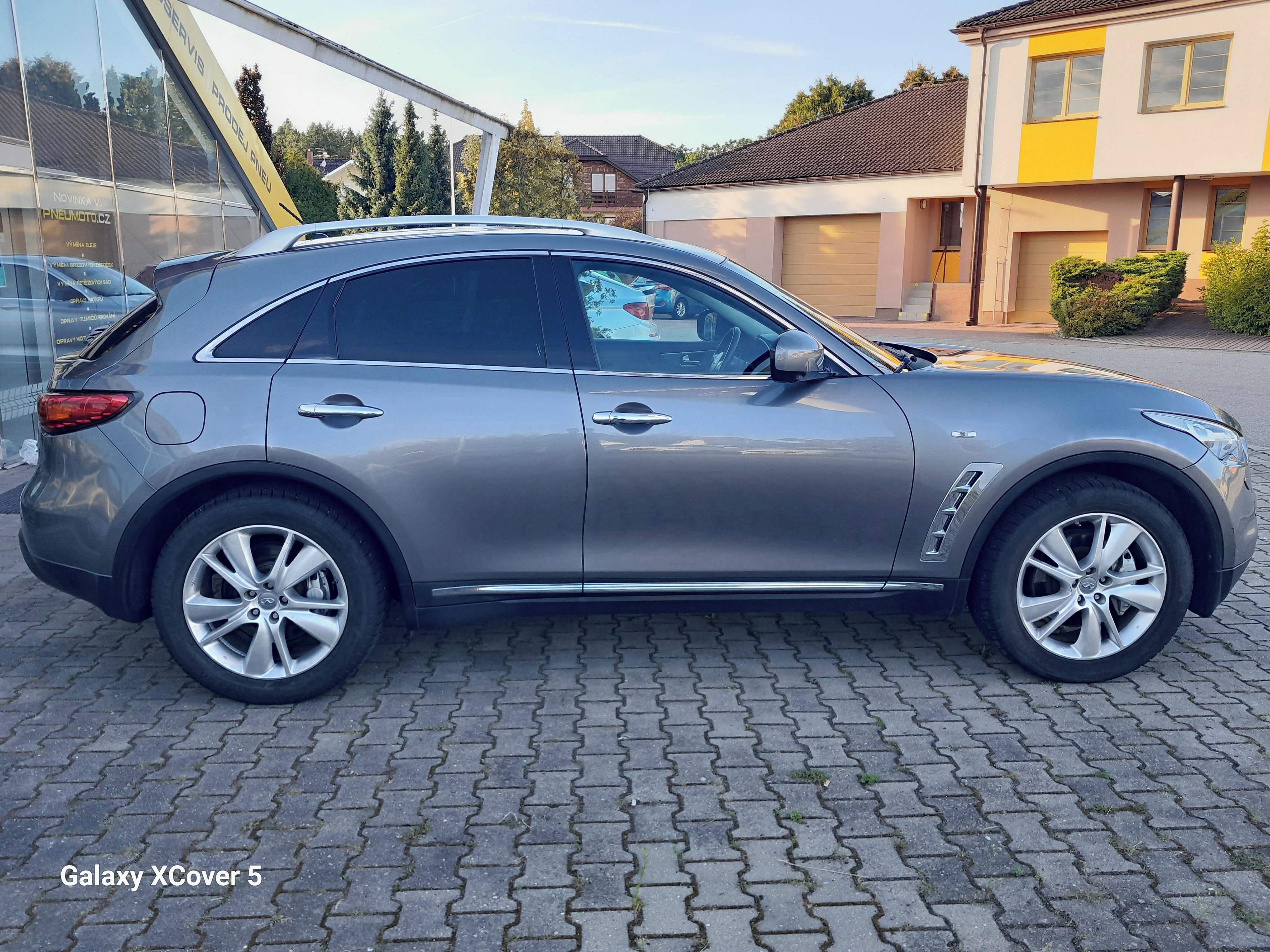 Infiniti FX30, 3.0d, 175kW,max.výbava. - fotka 6