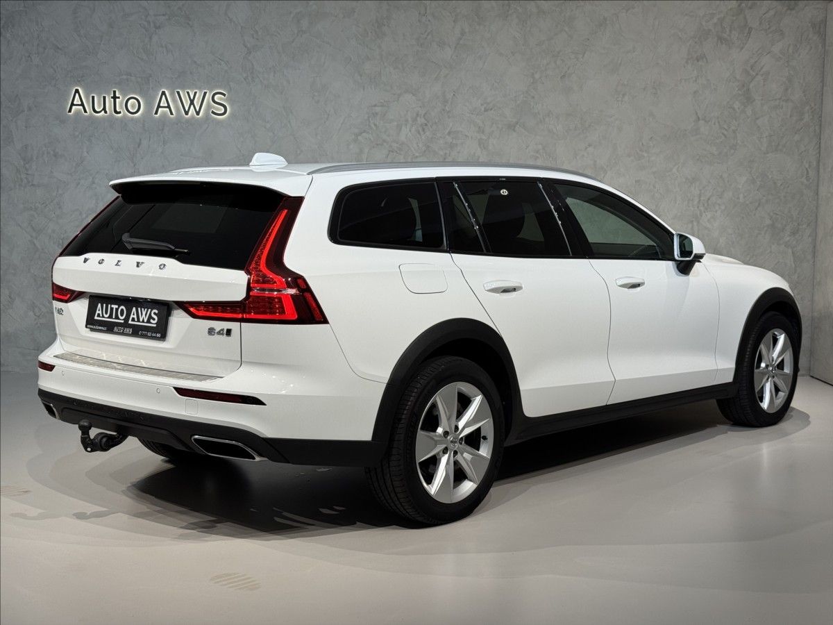 Volvo V60, 2,0 B4 AWD  Cross Country LED - fotka 6
