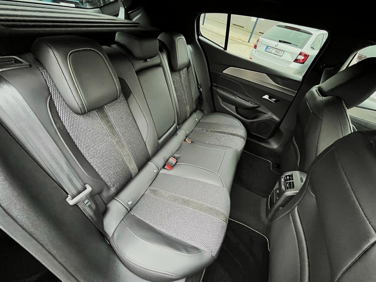 Peugeot 408, 408 GT Hybrid 145 e-DCS6 - fotka 5