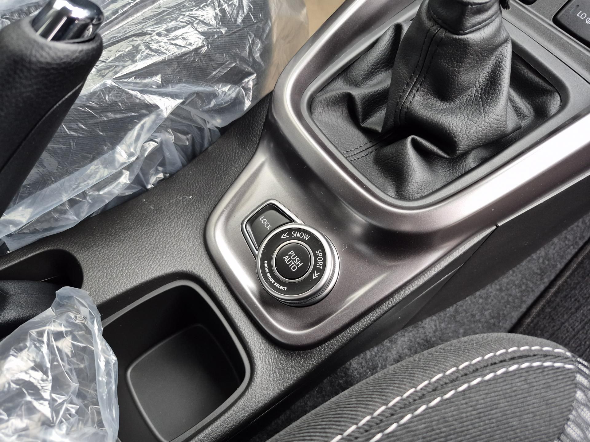 Suzuki Vitara, 1,4 Premium 4x4 hybrid - fotka 6