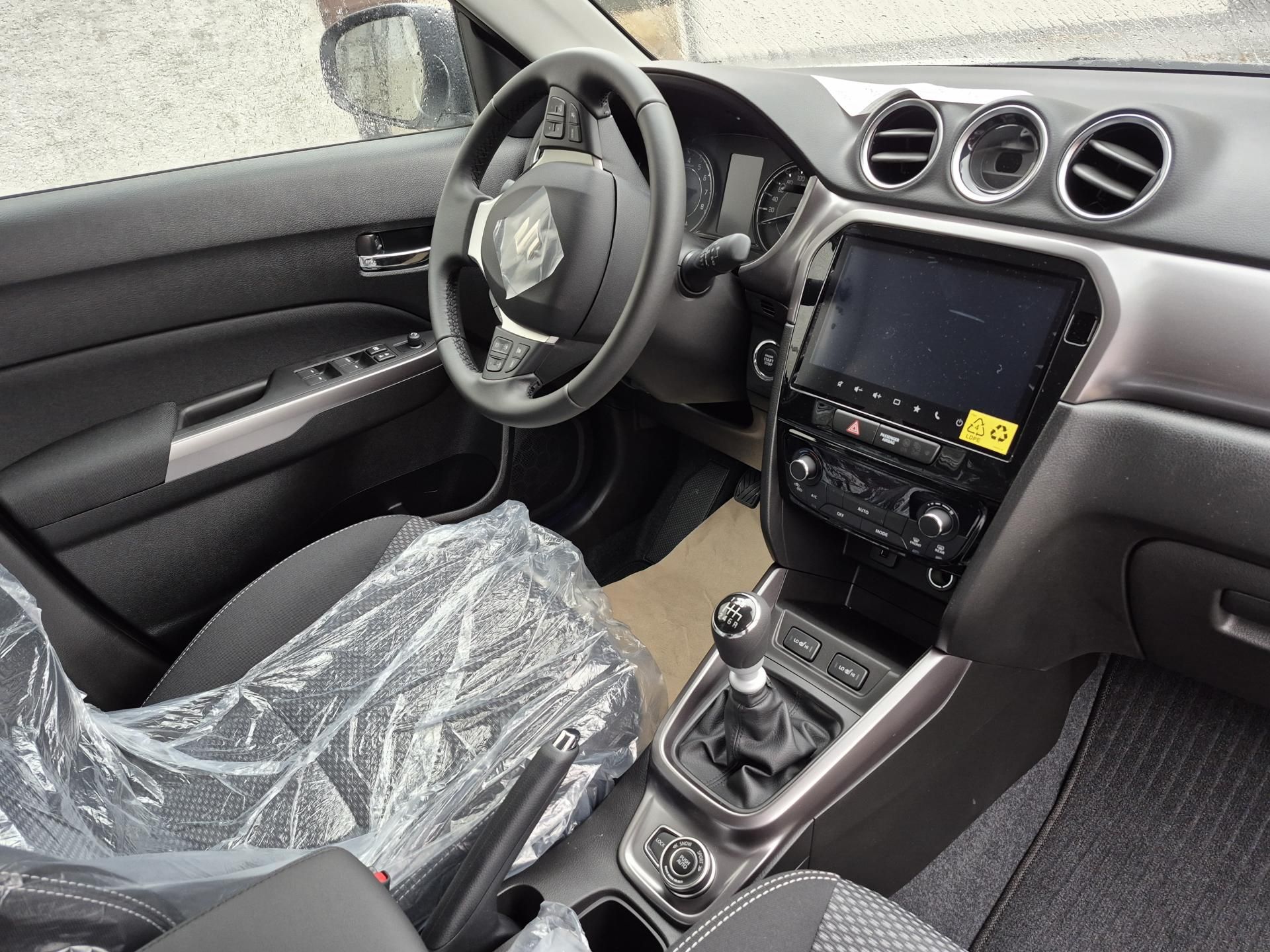 Suzuki Vitara, 1,4 Premium 4x4 hybrid - fotka 4