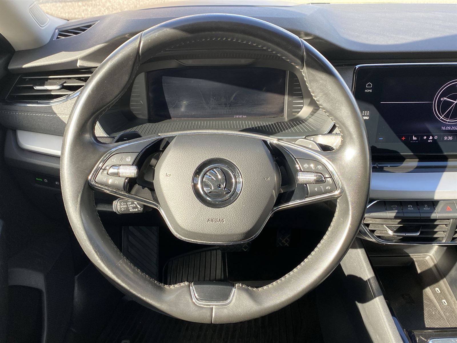 Škoda Octavia, Combi 2.0 TDI DSG Style - fotka 6