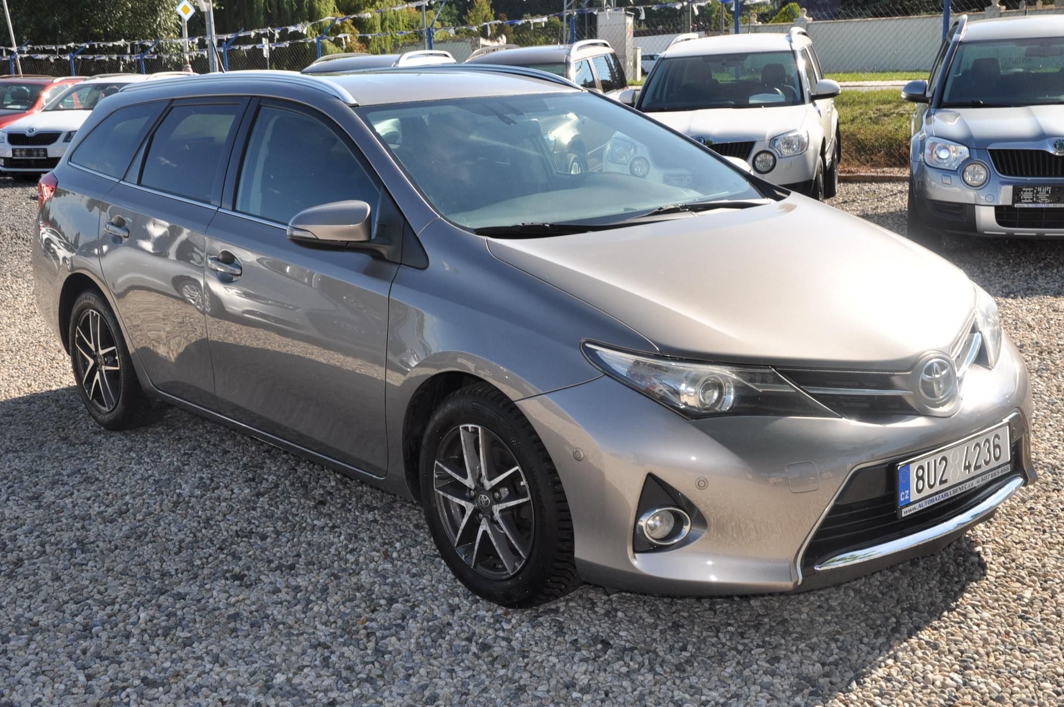 Toyota Auris, 1.6ValveMatic 97kW KOMBI A/T - fotka 2