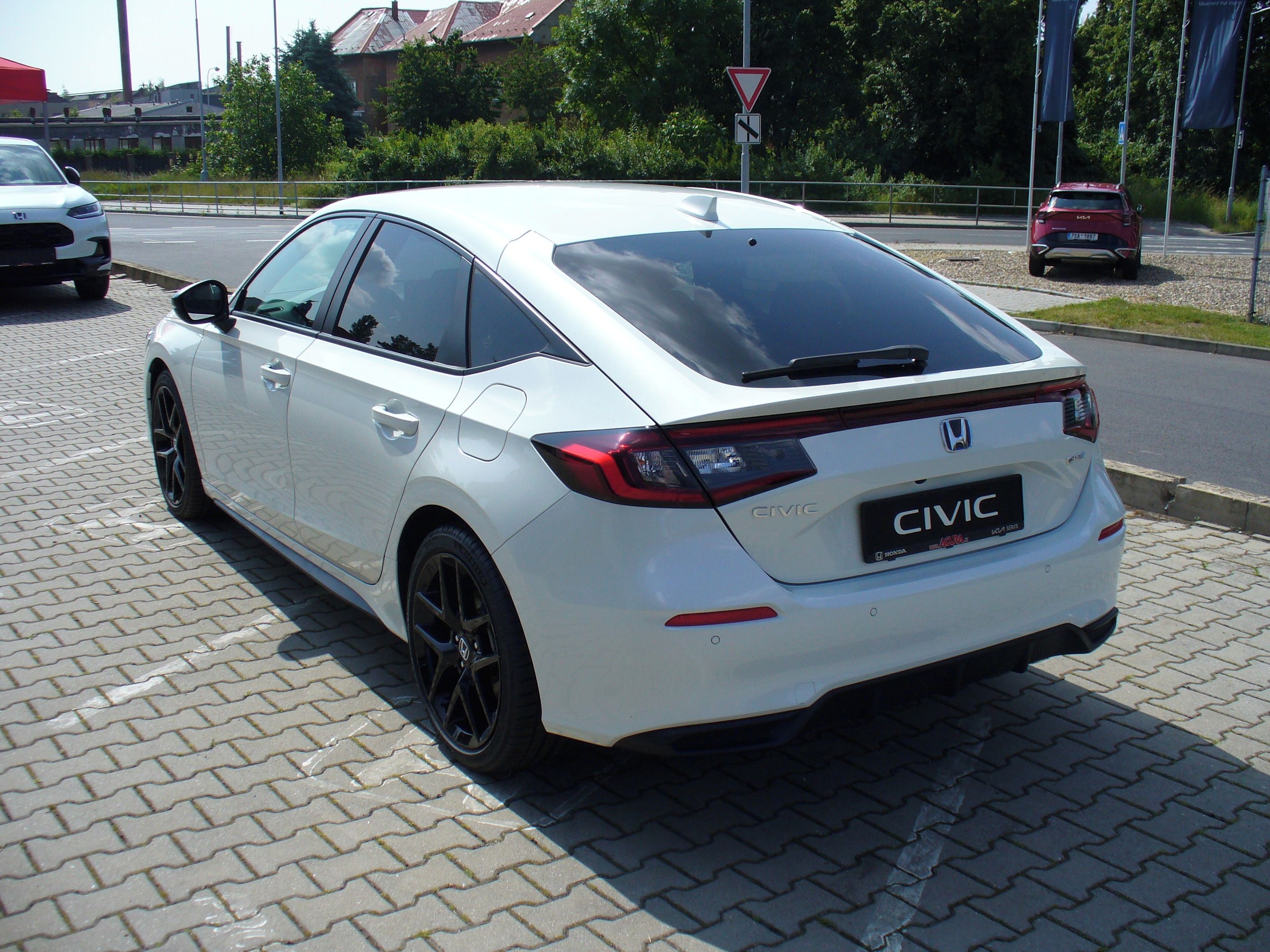 Honda Civic, 2,0 e-HEV Sport - fotka 5