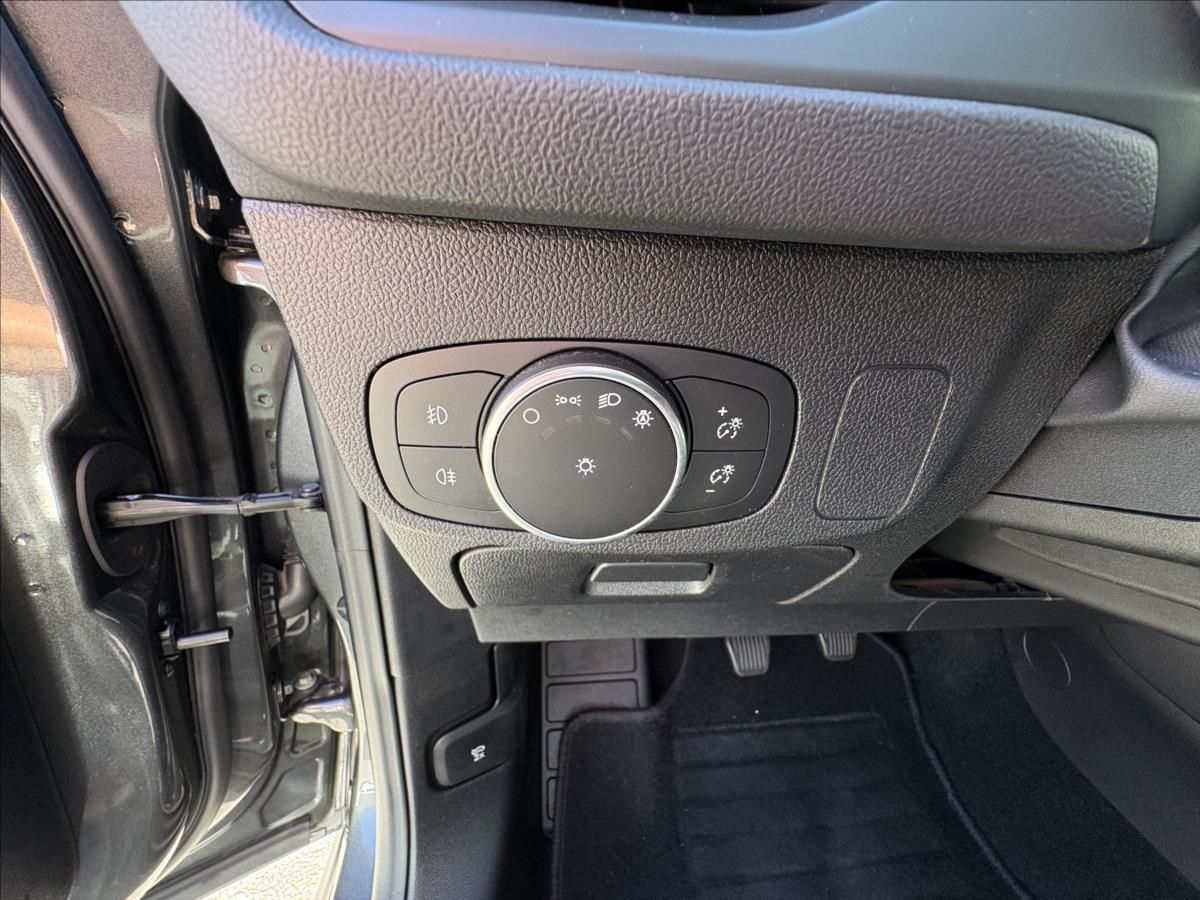 Ford Focus, 1,5 TDCi88kW Led,Nav,Kamer,ACC - fotka 5