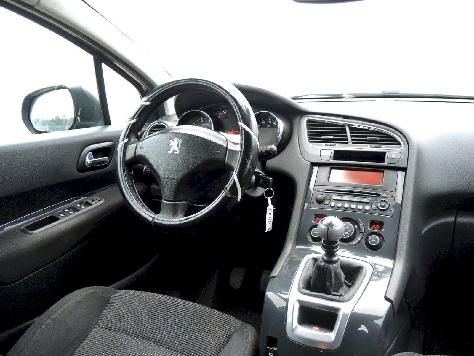 Peugeot 5008, 1.6 16V THP 115kW Premium Pack - fotka 5