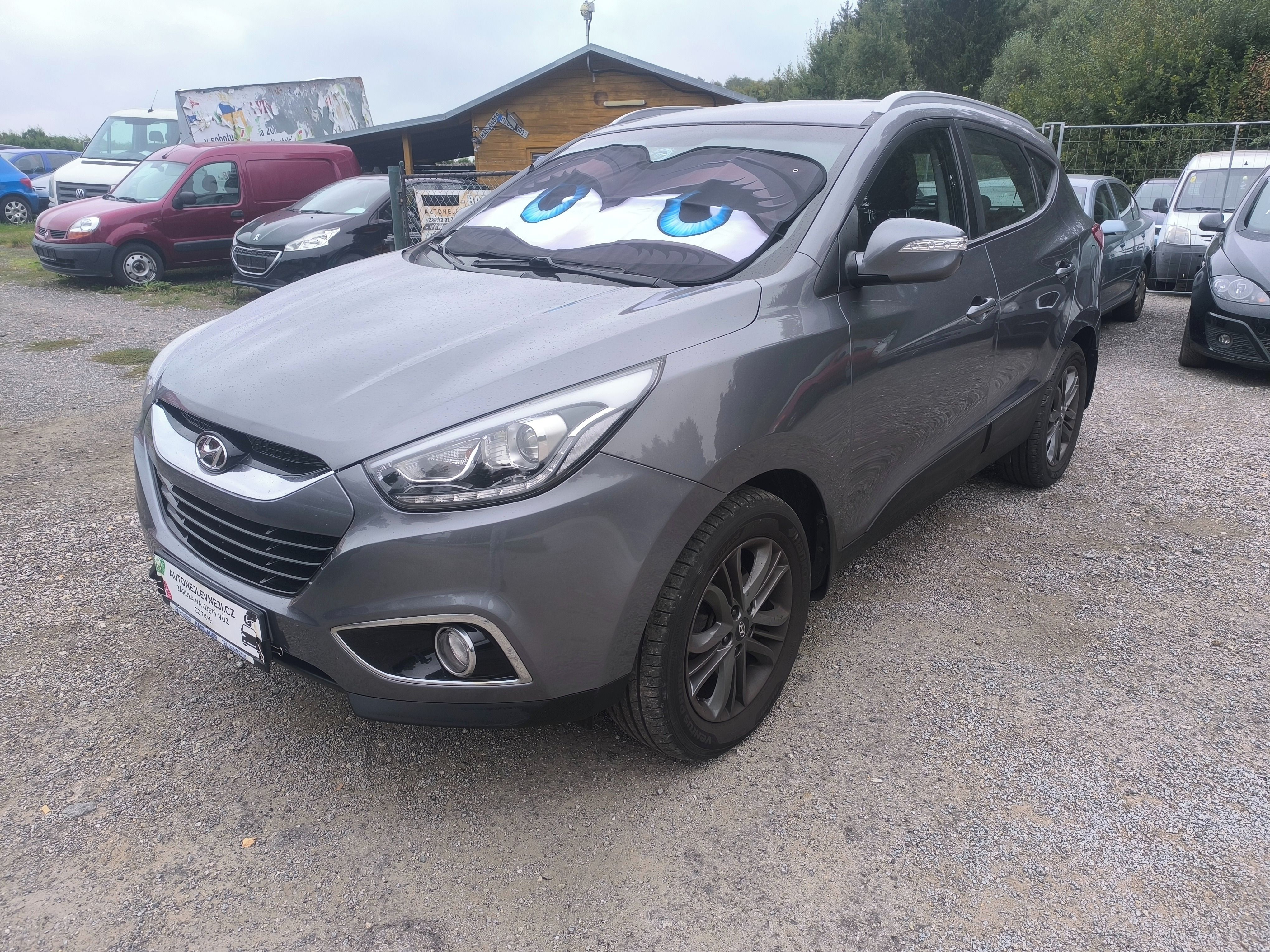 Hyundai ix35, 2.0D4X4,70KM,MAX VÝBAVA,KRÁSNÝ - fotka 3