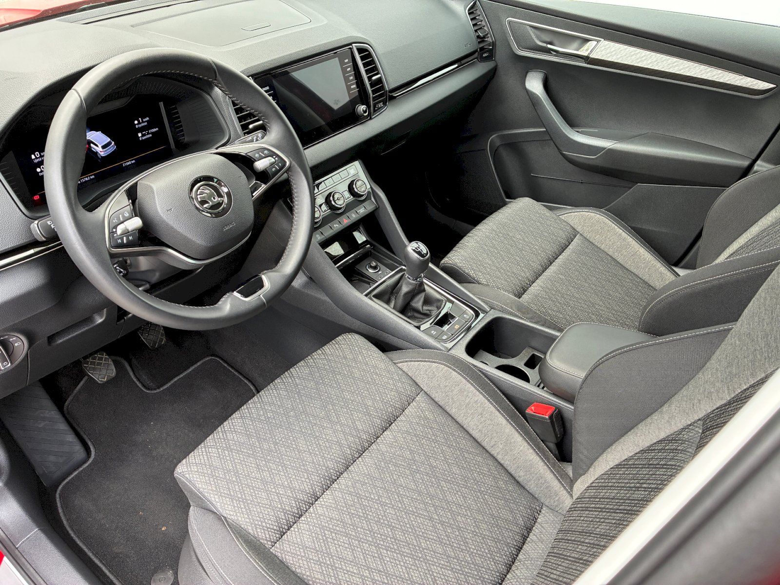 Škoda Karoq, 1,5 TSI / 110 kW Top Selection - fotka 5
