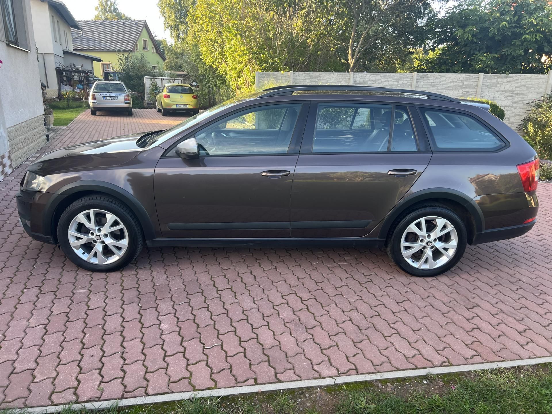 Škoda Octavia, 2.0TDI 110KW,4x4,SCOUT,ALU - fotka 4