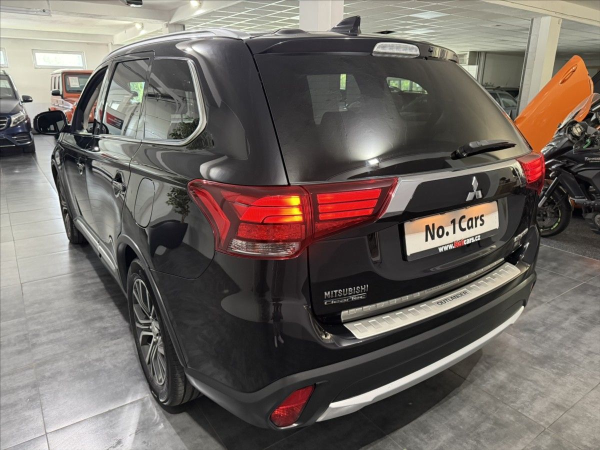 Mitsubishi Outlander, 2,3   DI-D 100 LET EDICE 7 MÍS - fotka 4