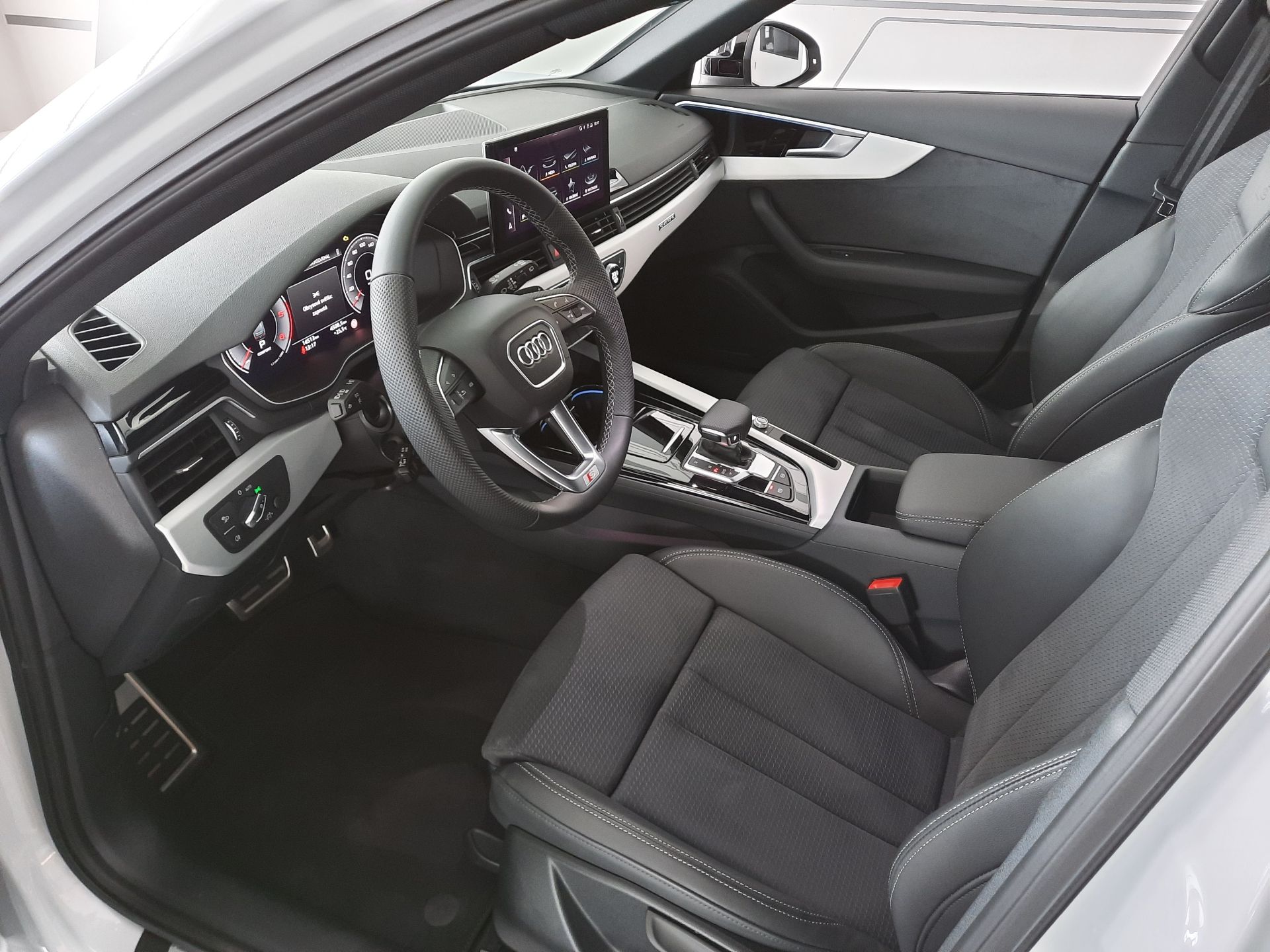 Audi A4 Avant, 40 TDI quattro (150kW/204k) S - fotka 6