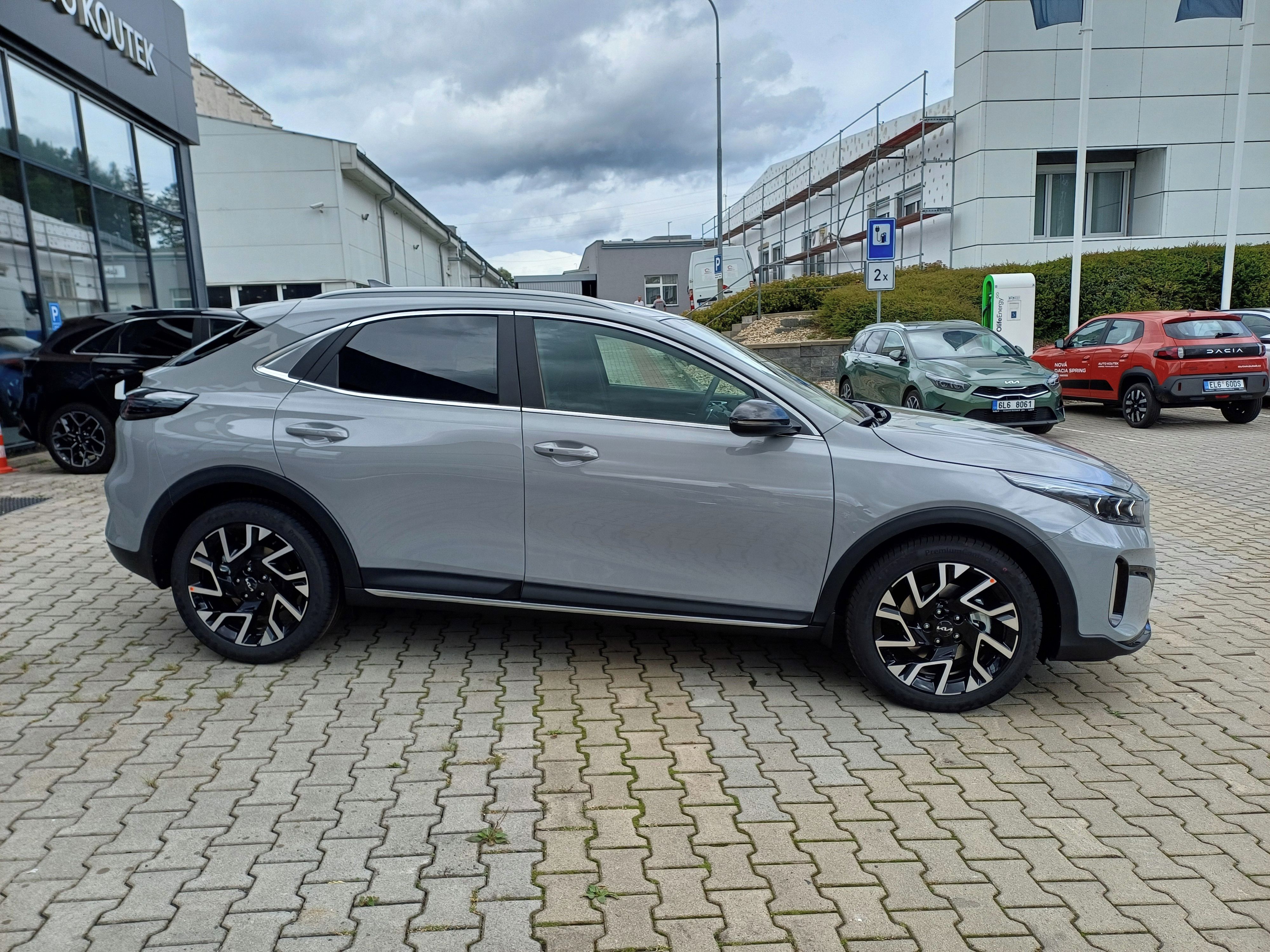 Kia XCee´d, 1,6 T-GDi 7DCT STEEL EDITION - fotka 4