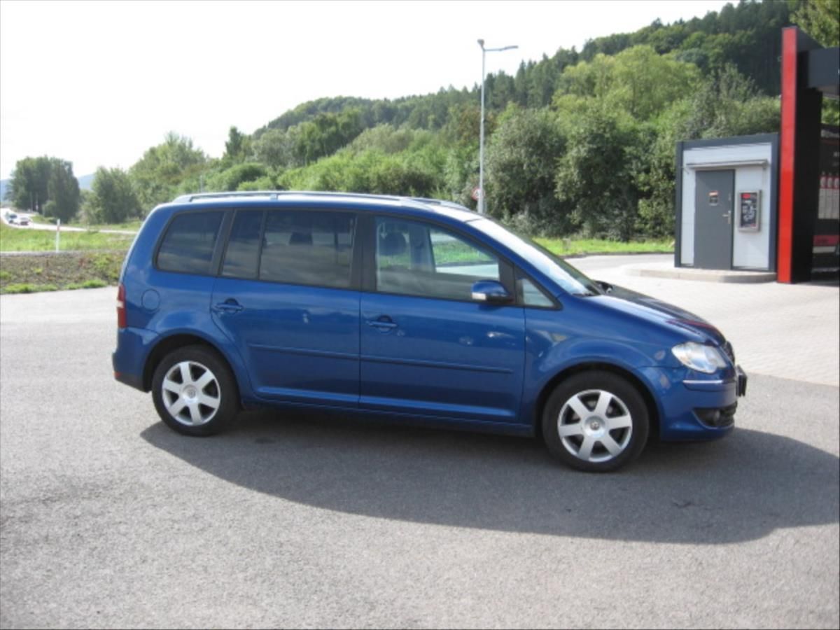 Volkswagen Touran, 2,0 Automat - fotka 4