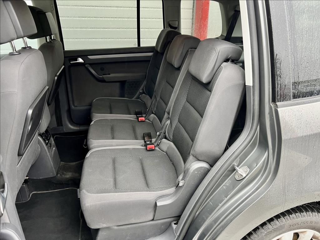 Volkswagen Touran, 1,6 TDi / KLIMA / 7MÍST / DSG - fotka 5