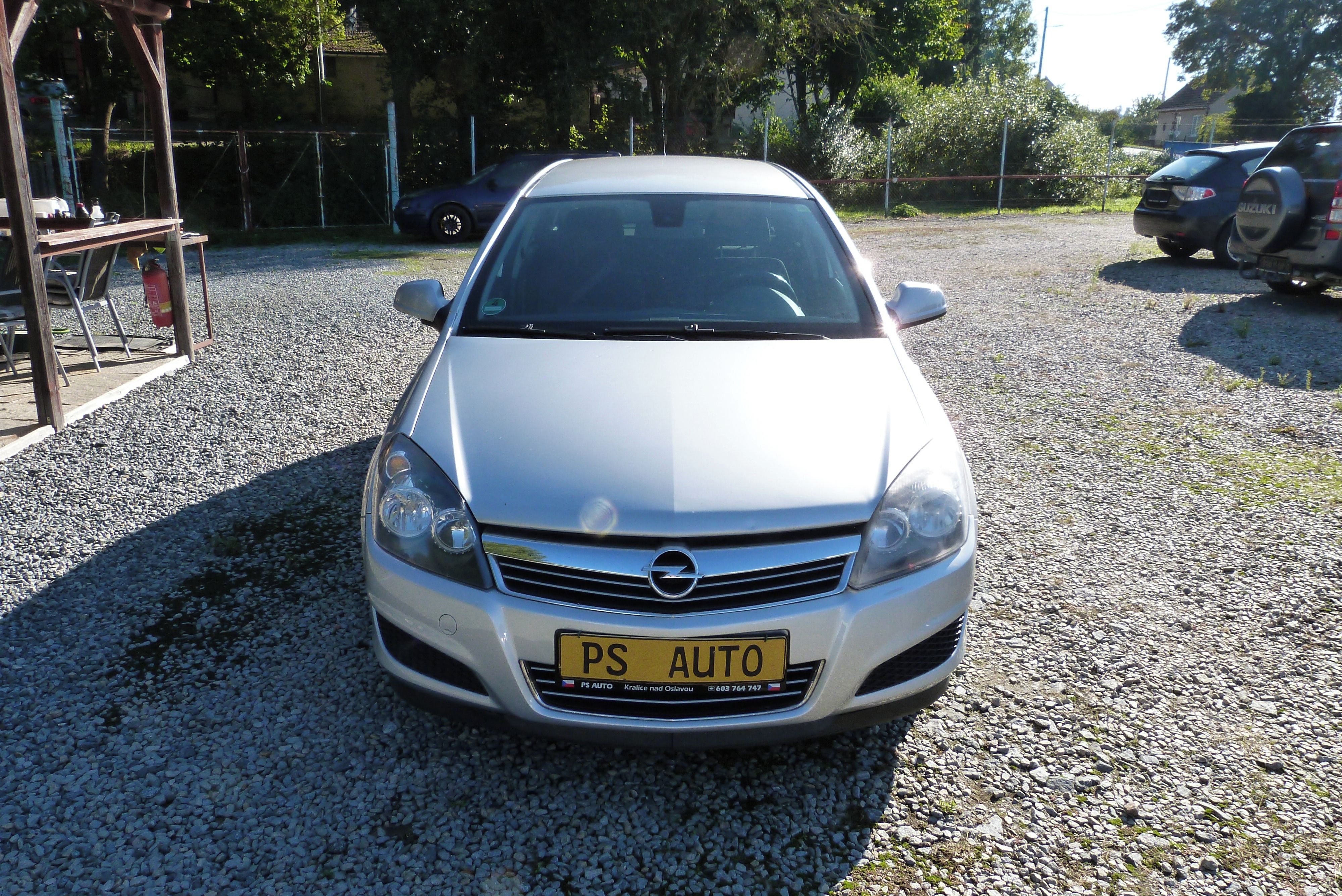 Opel Astra, 1.6i 16v 85kw - fotka 2