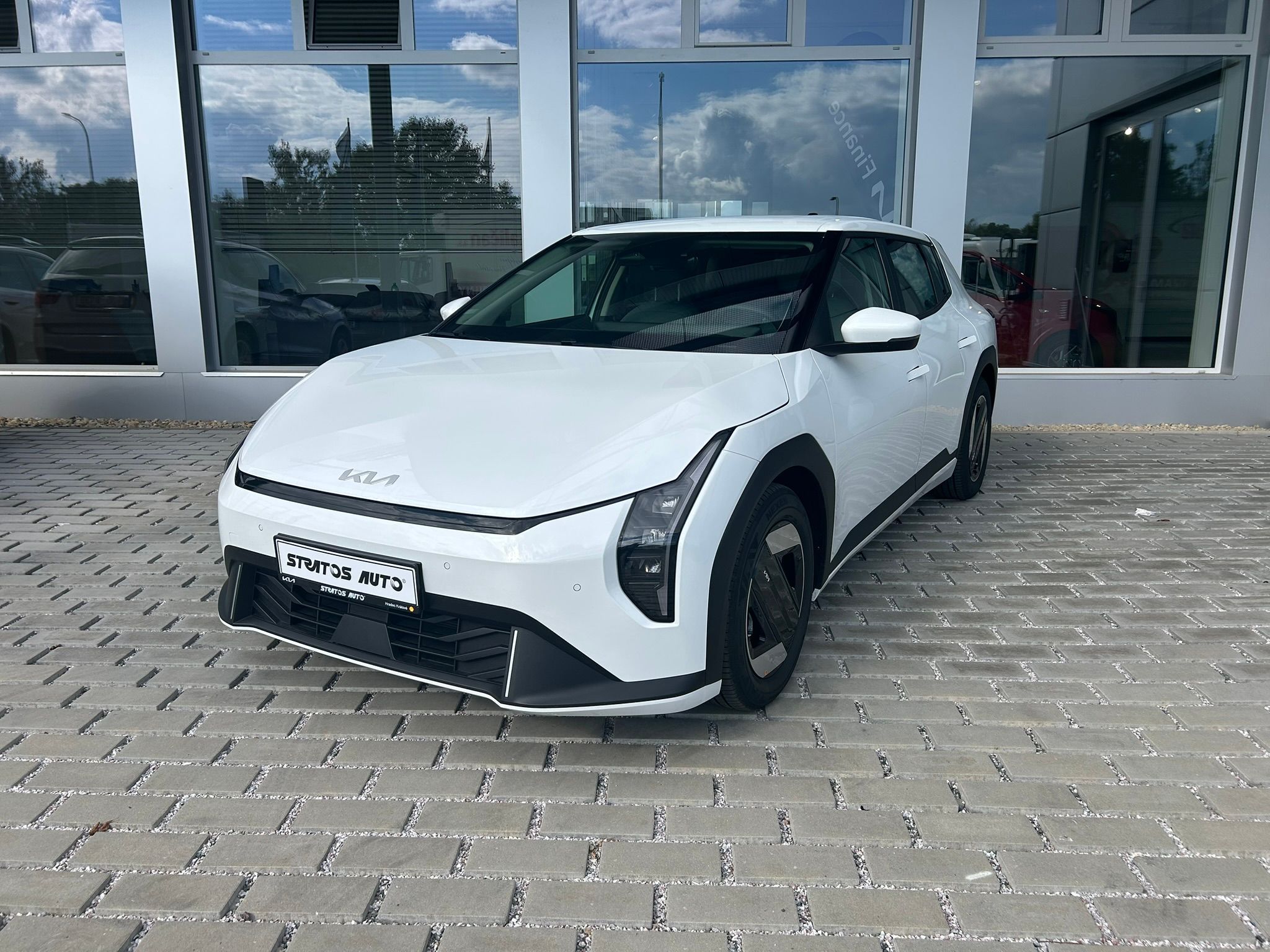 Kia EV4, SKLADEM - EARTH + 81kW BAT