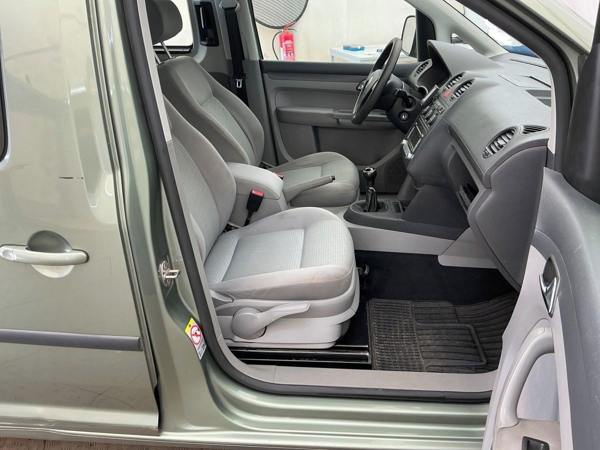 Volkswagen Caddy, MAXI 1.6Mpi 75KW 7-MÍST TAŽNÉ - fotka 4