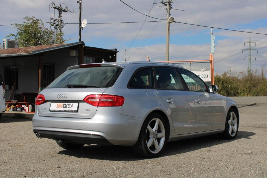 Audi A4, 2,0 TDi  AUTOMAT, S-LINE - fotka 6