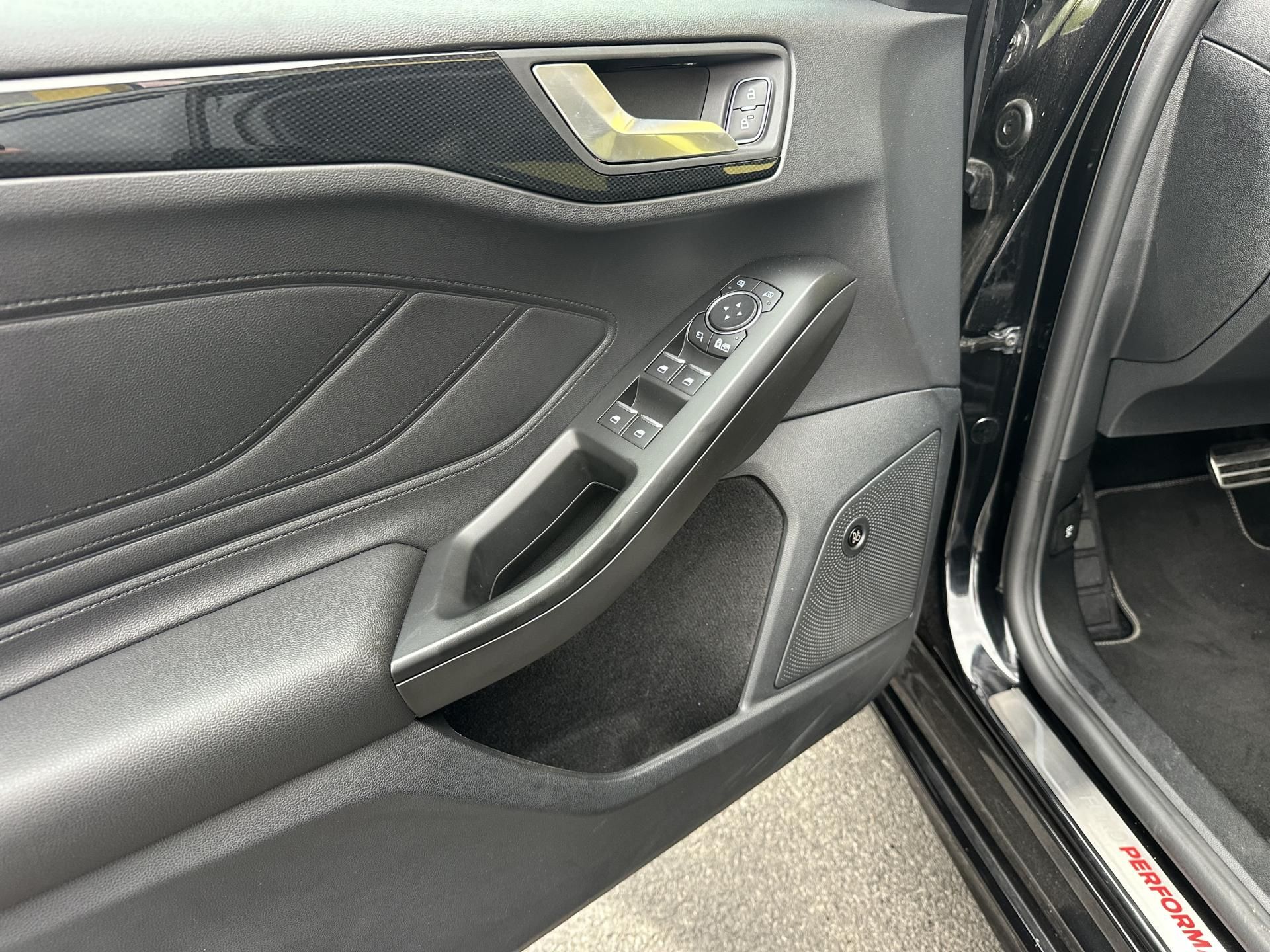 Ford Focus, ST*Automat*206kW*1.Maj.B&O - fotka 5