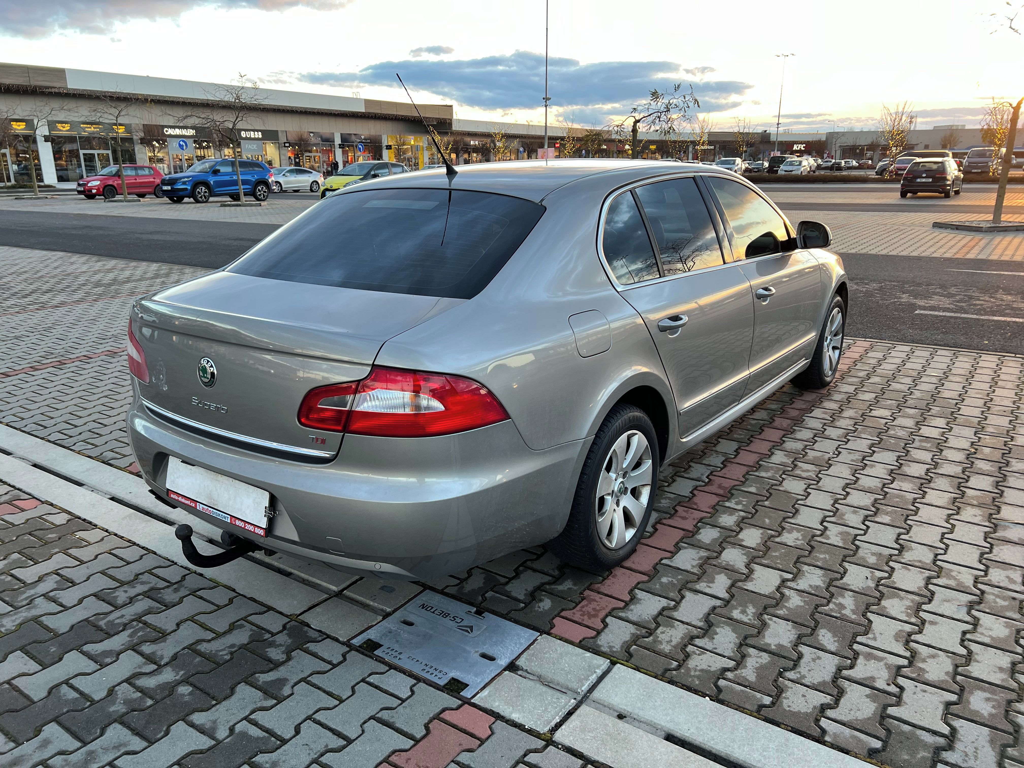 Škoda Superb, II 2.0 TDi 125kw DSG TZ - fotka 3