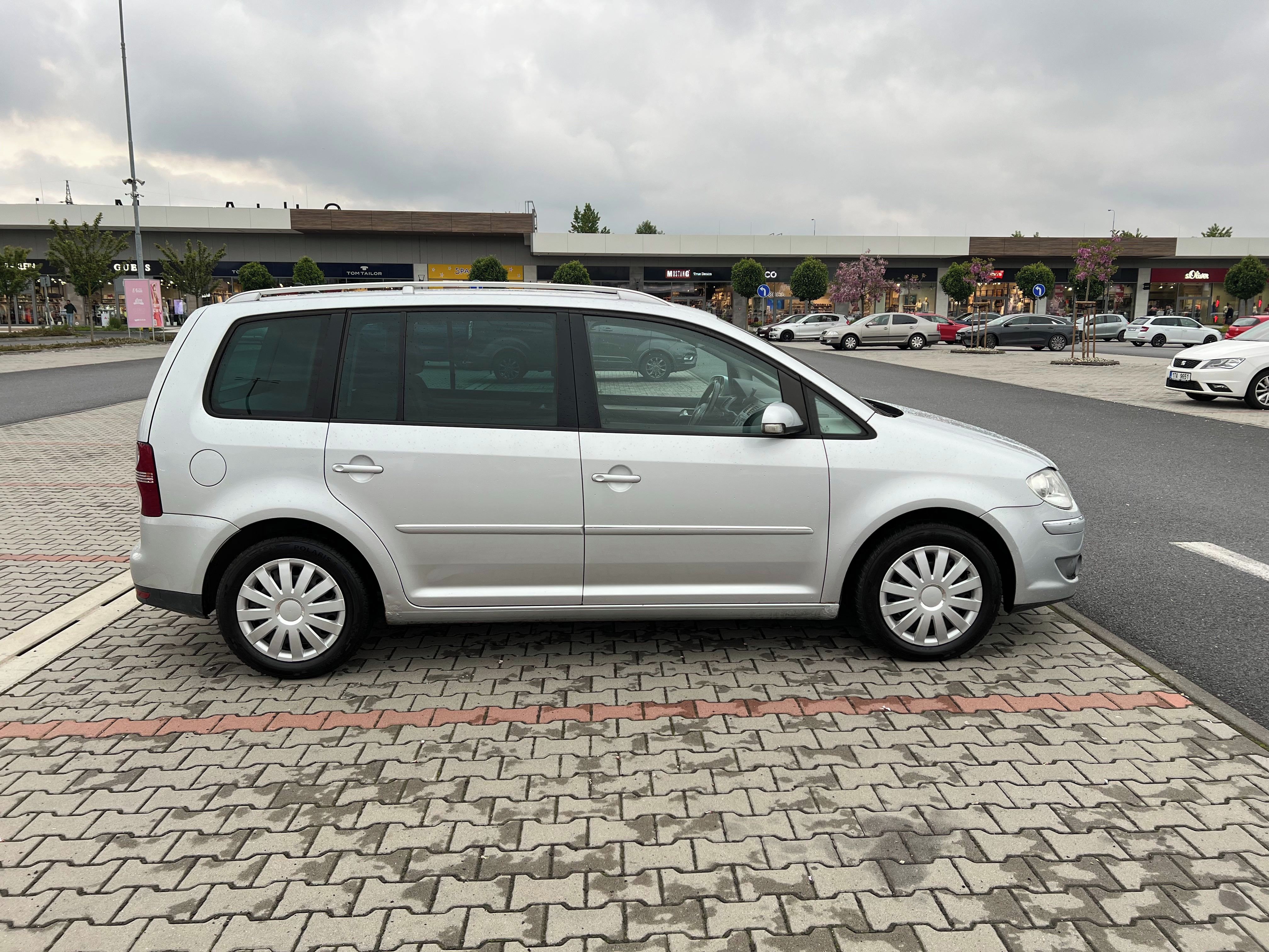Volkswagen Touran, 2.0 TDi 125kw 6 rychl TZ - fotka 2