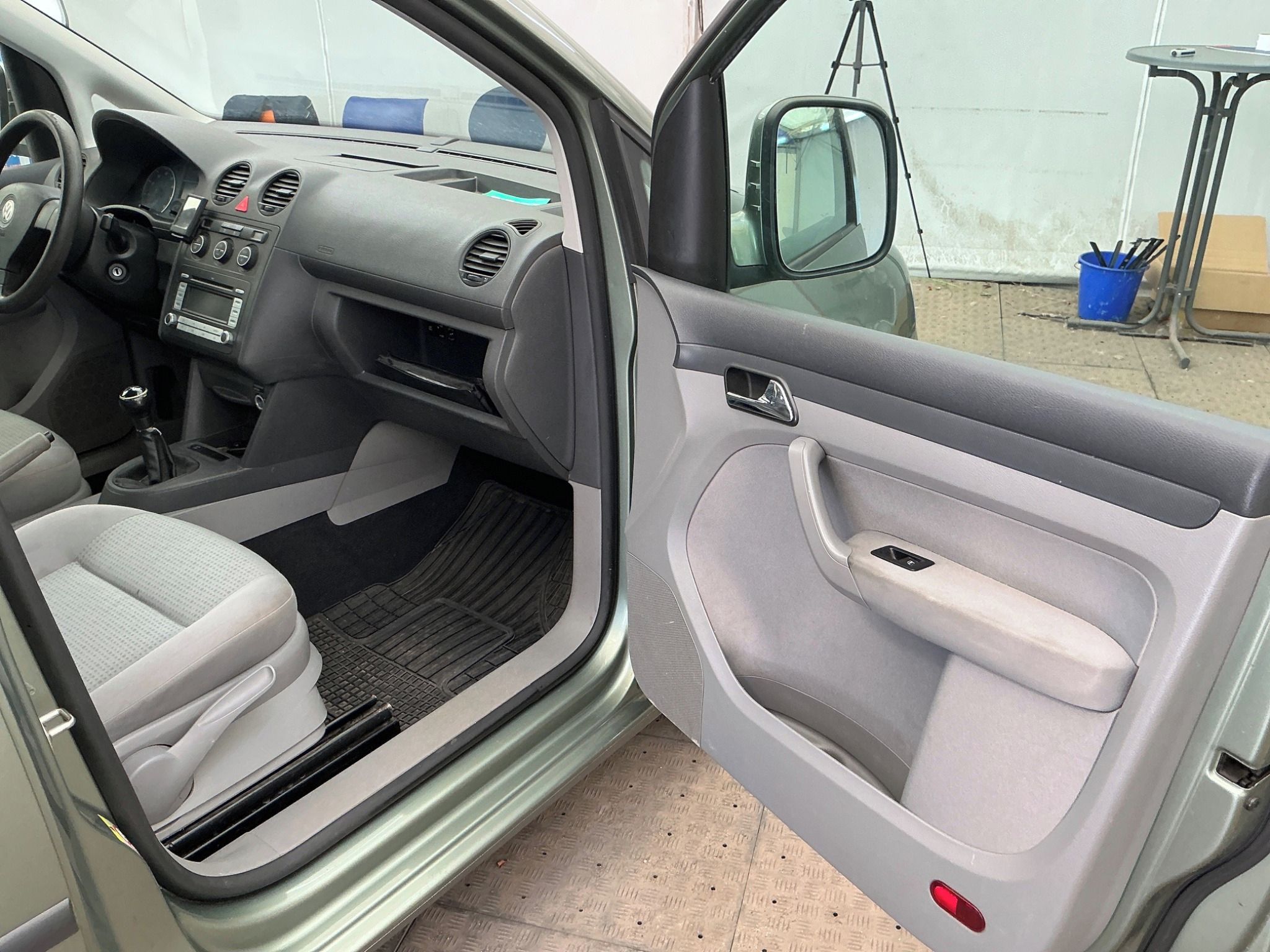 Volkswagen Caddy, MAXI 1.6Mpi 75KW 7-MÍST TAŽNÉ - fotka 3