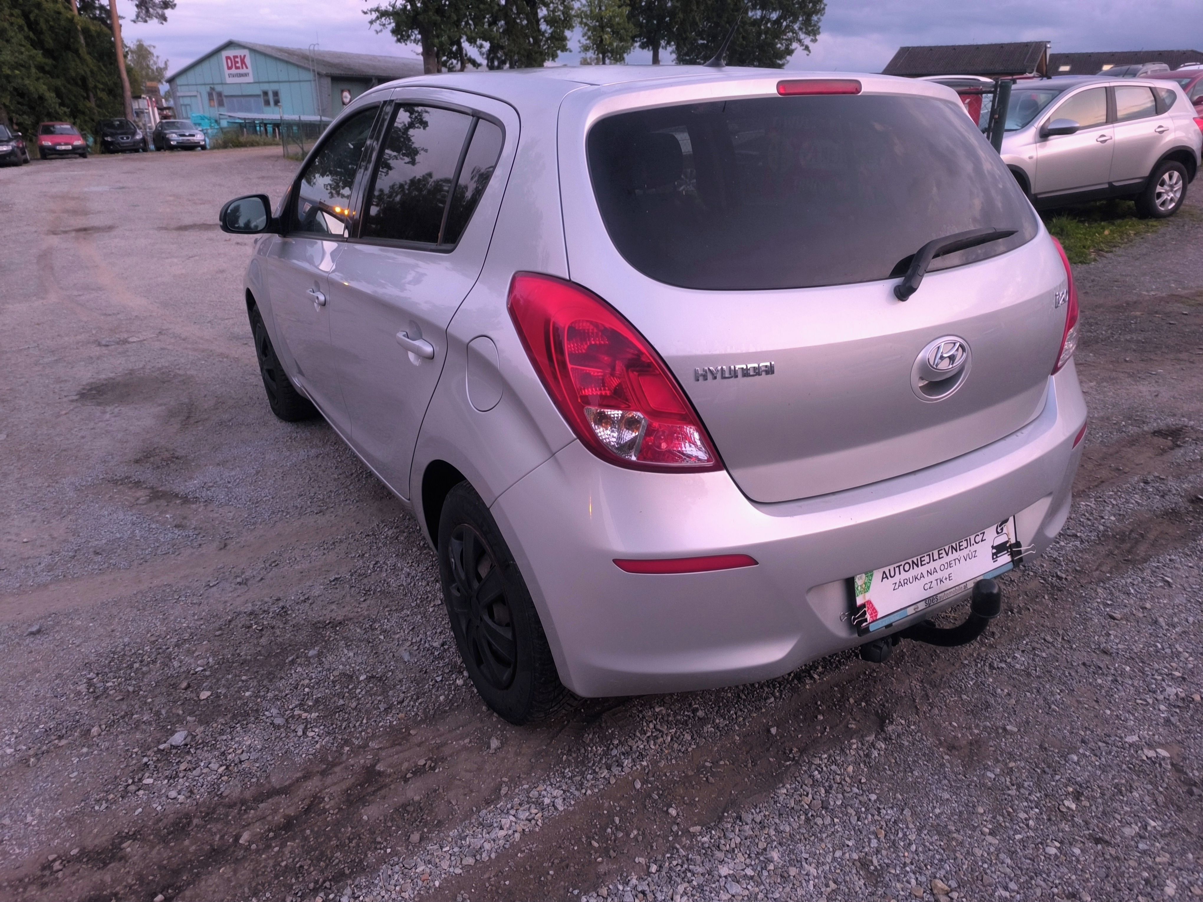 Hyundai i20, 1,4,MAX VÝBAVA,100KM,1MAJ50LET - fotka 5
