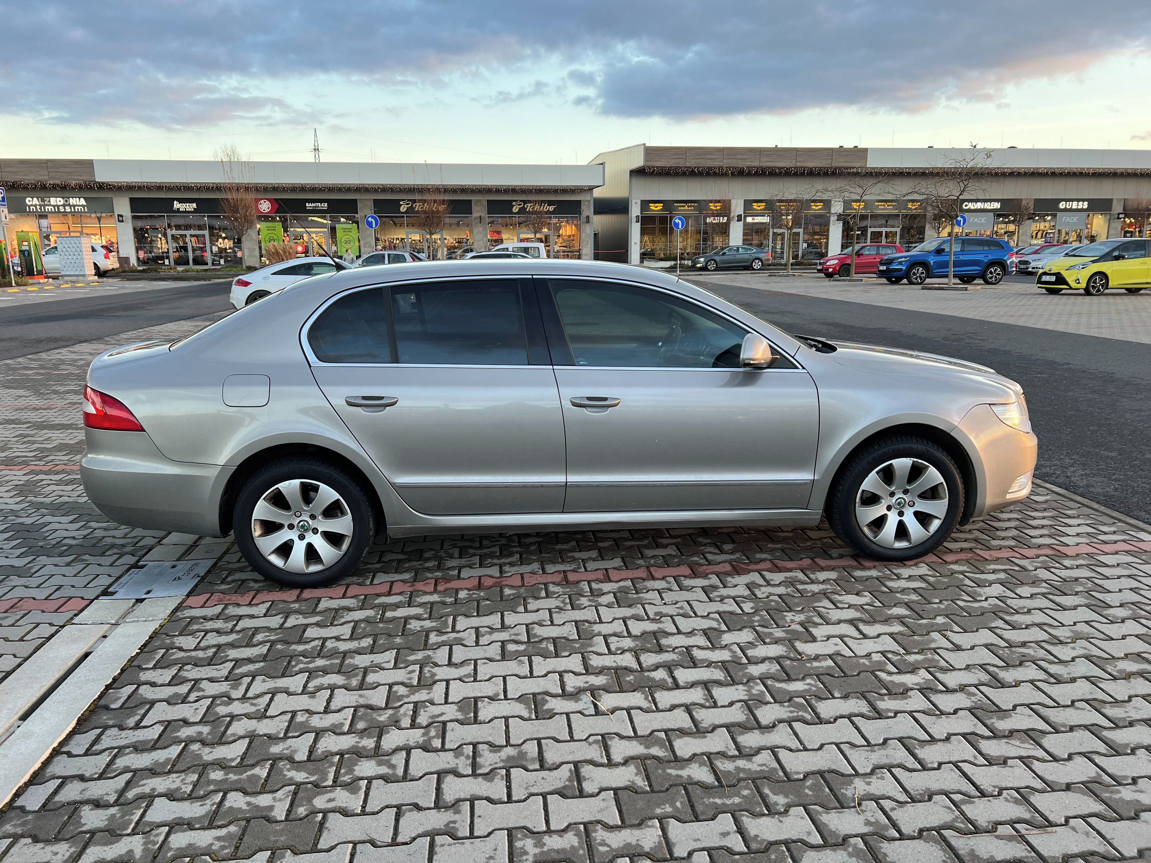 Škoda Superb, II 2.0 TDi 125kw DSG TZ - fotka 2