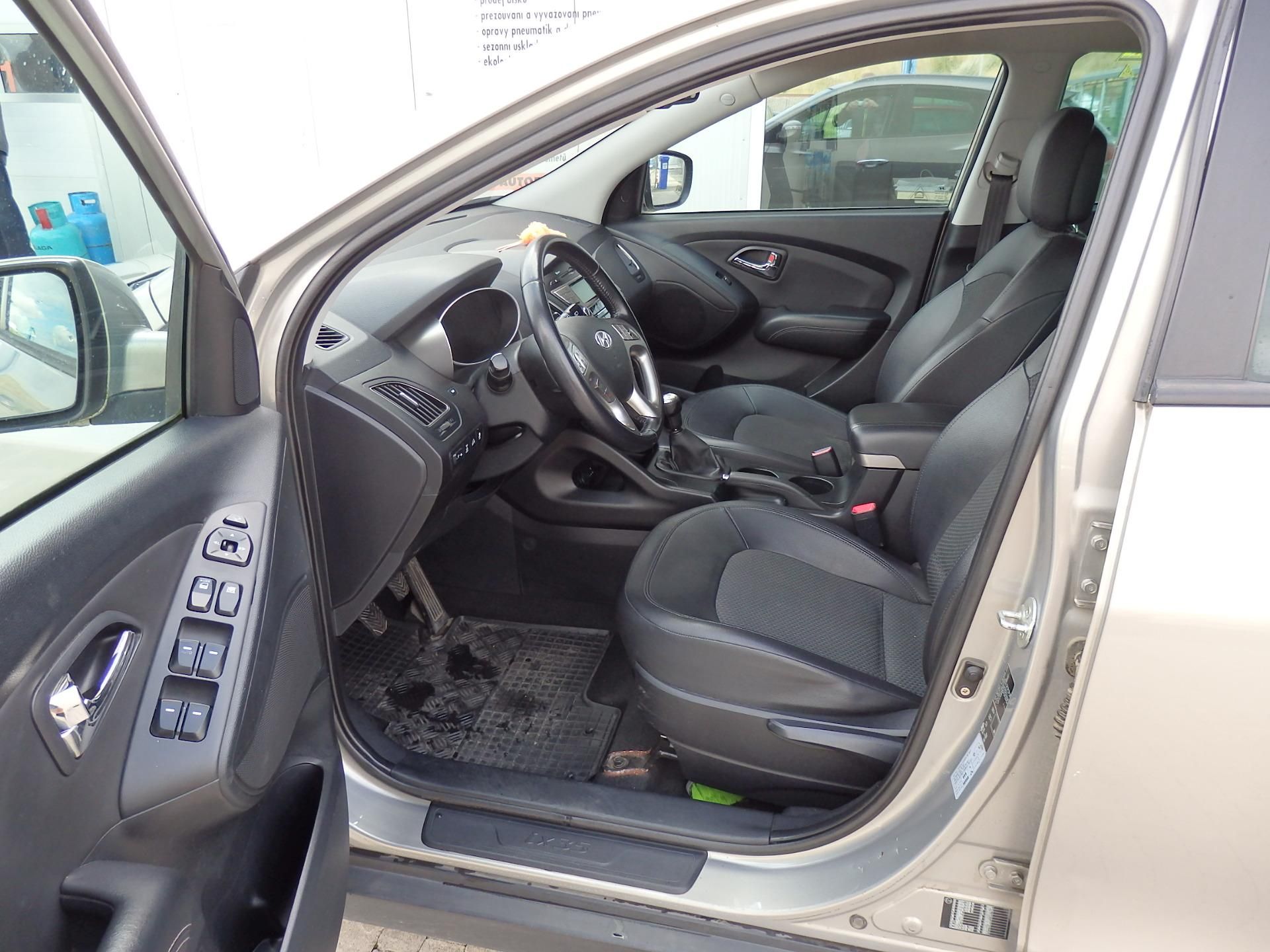 Hyundai ix35, 2.0 16V DIGI. KLIMA,4X4, ZÁVĚS - fotka 6