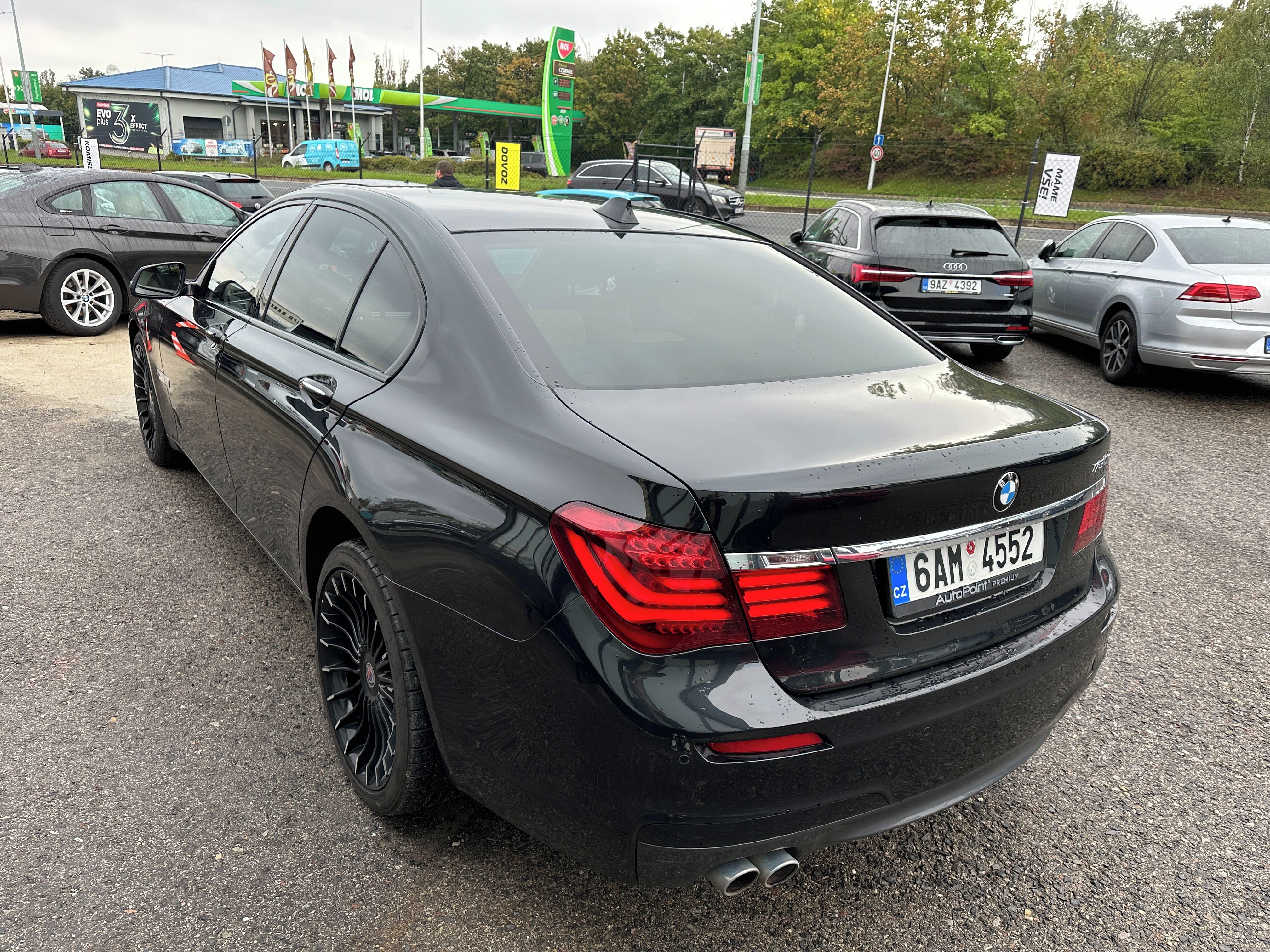 BMW Řada 7, BMW 730 2014 3.0 - fotka 5