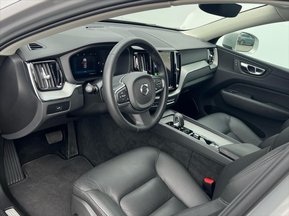 Volvo XC60, 2,0 145 kW FWD CORE  B4 - fotka 6