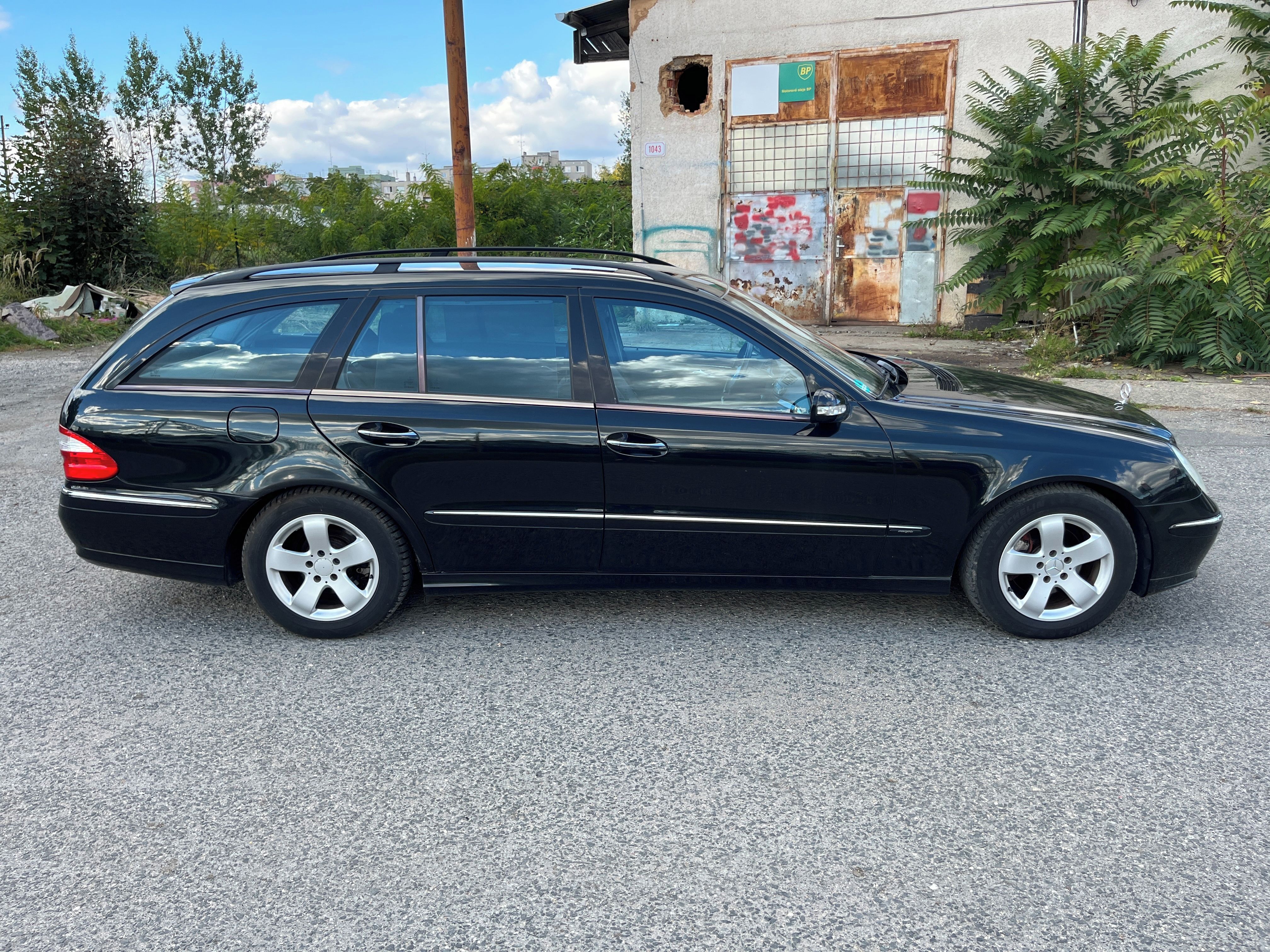 Mercedes-Benz Třídy E, 2.6i 130kw manuál alu kola - fotka 6