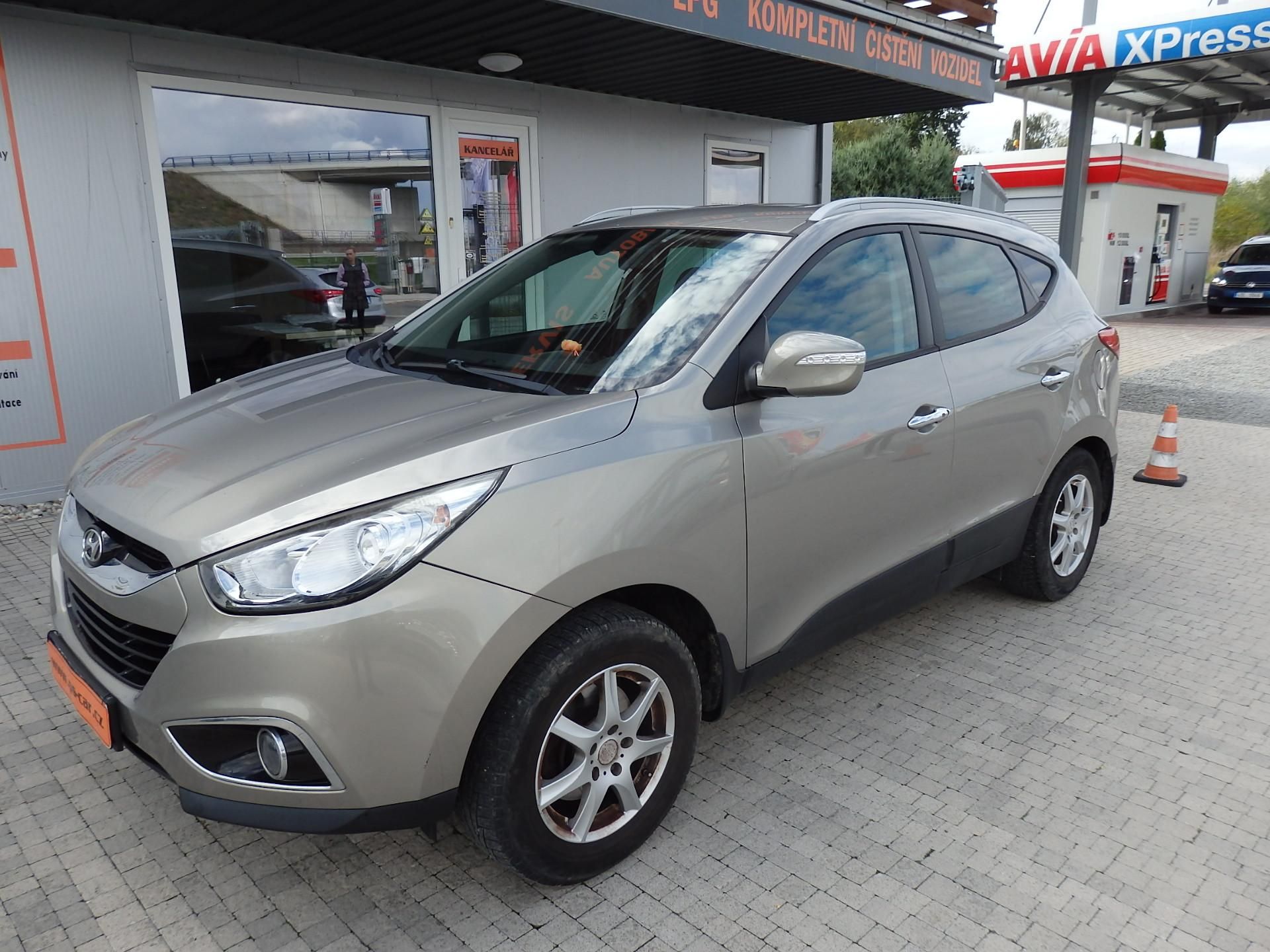 Hyundai ix35, 2.0 16V DIGI. KLIMA,4X4, ZÁVĚS - fotka 2