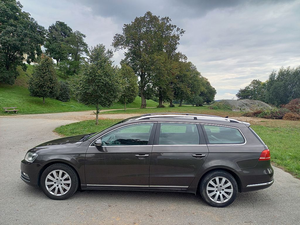 Volkswagen Passat, 1.6 TDi-digiklima-navi+ROZVODY - fotka 5