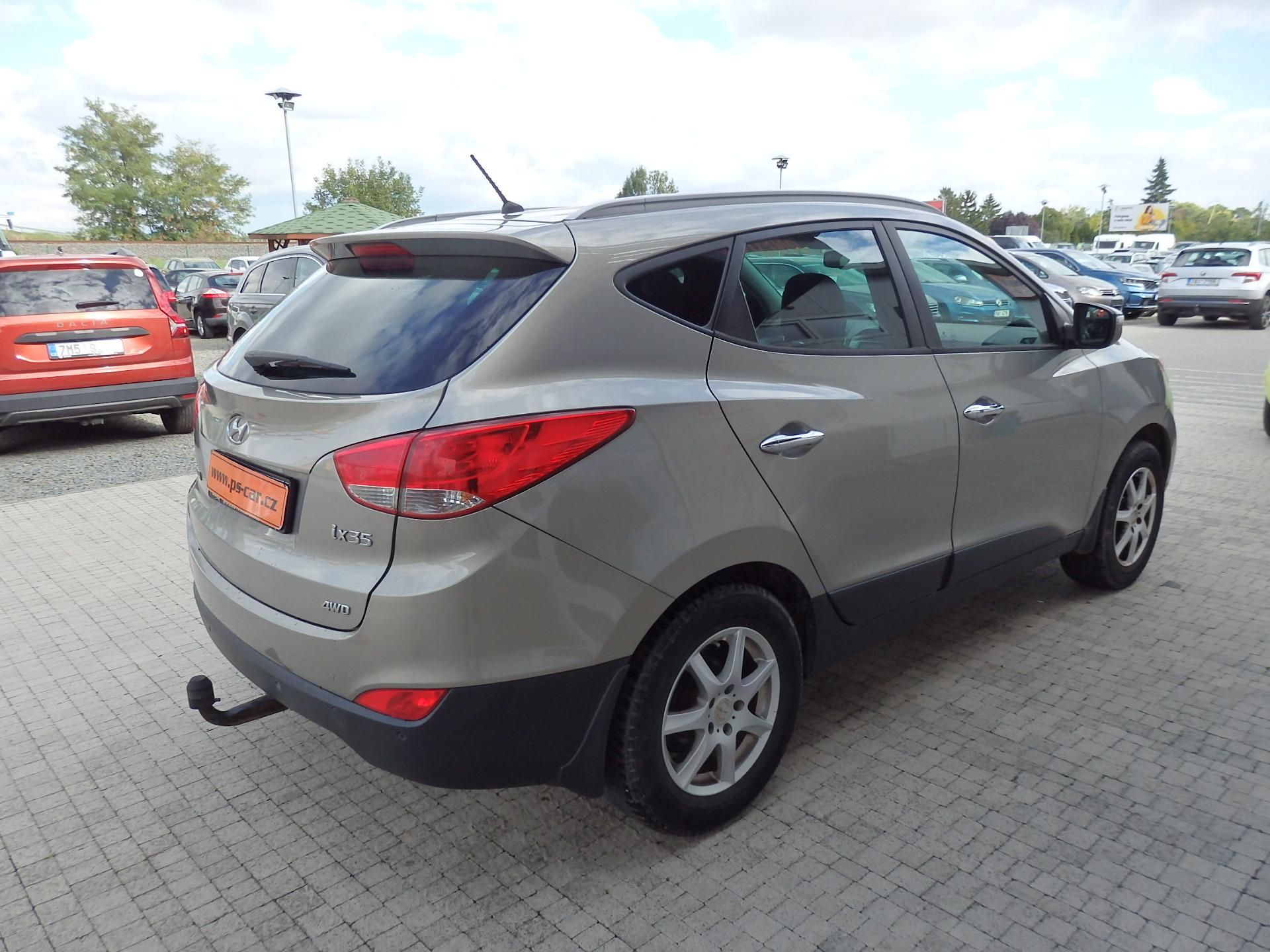 Hyundai ix35, 2.0 16V DIGI. KLIMA,4X4, ZÁVĚS - fotka 4