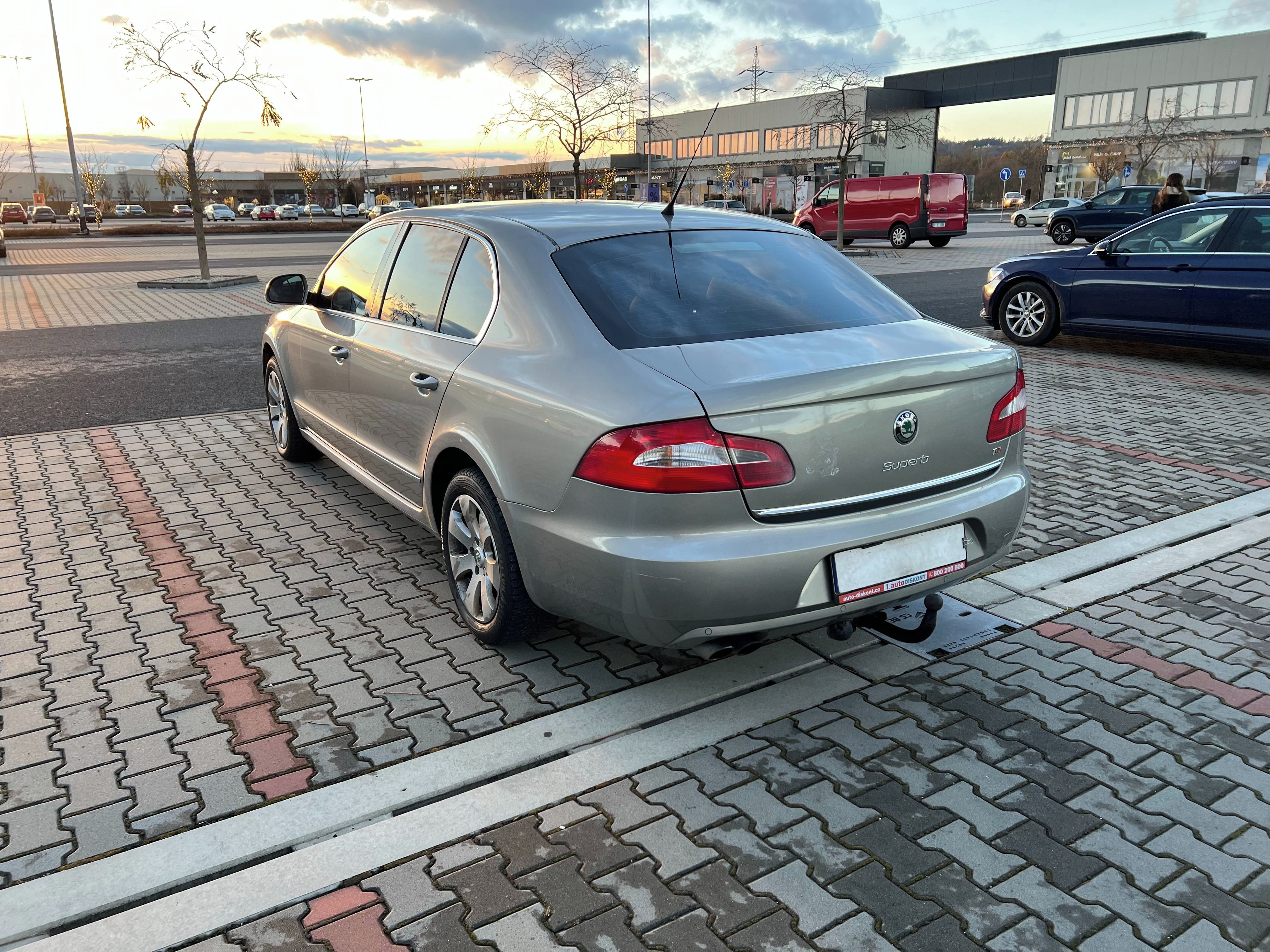 Škoda Superb, II 2.0 TDi 125kw DSG TZ - fotka 5
