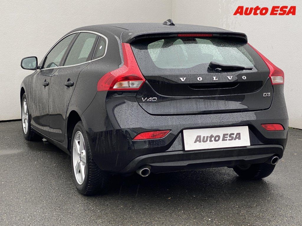 Volvo V40, 2.0 D,Momentum,bixen,navi - fotka 6