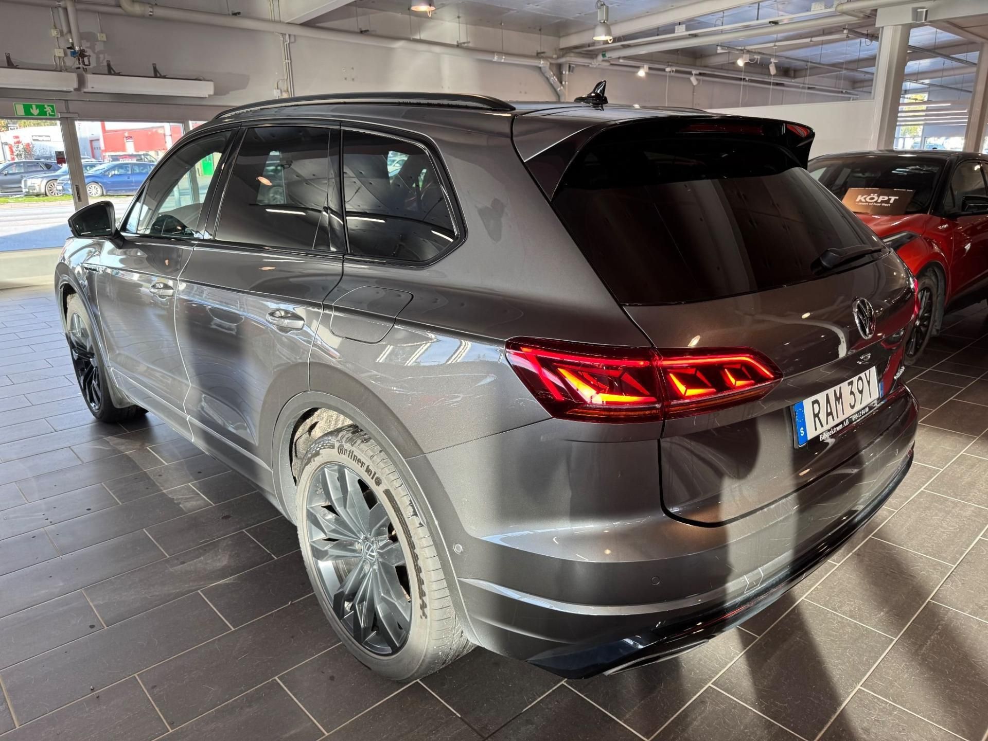 Volkswagen Touareg, R eHybrid 4M Pano Matrix 4zon - fotka 4