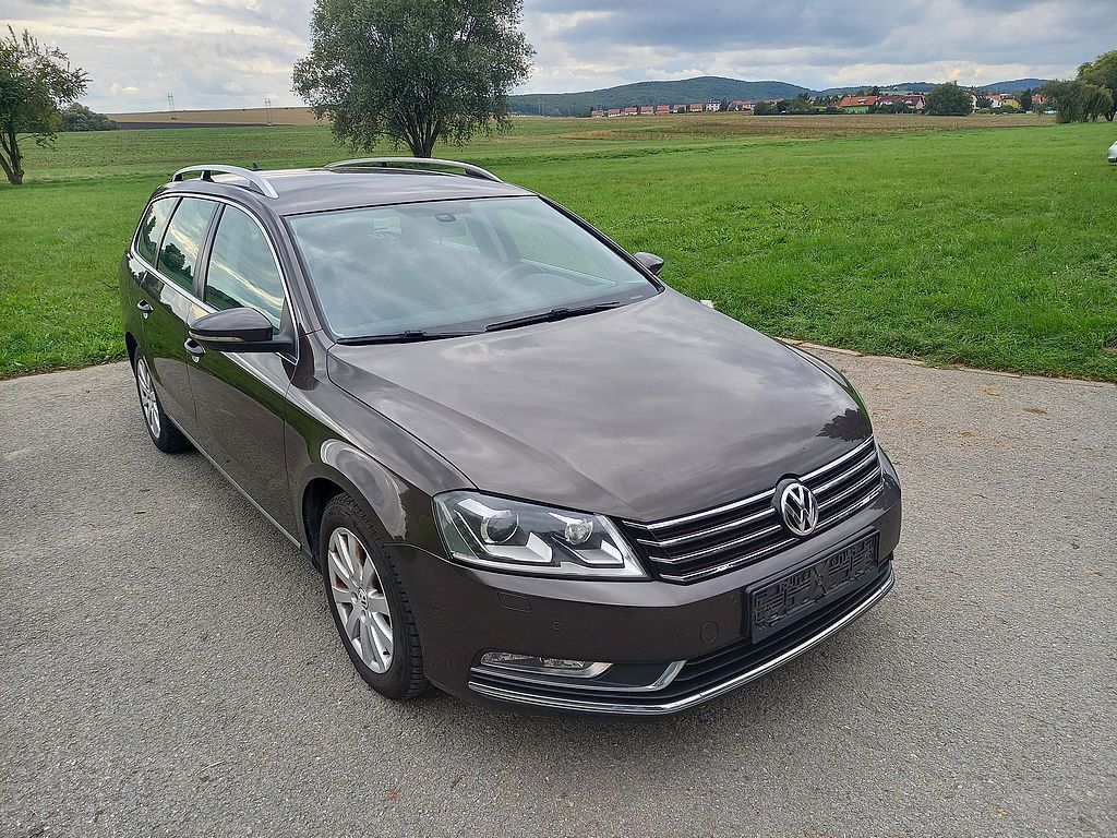 Volkswagen Passat, 1.6 TDi-digiklima-navi+ROZVODY - fotka 2