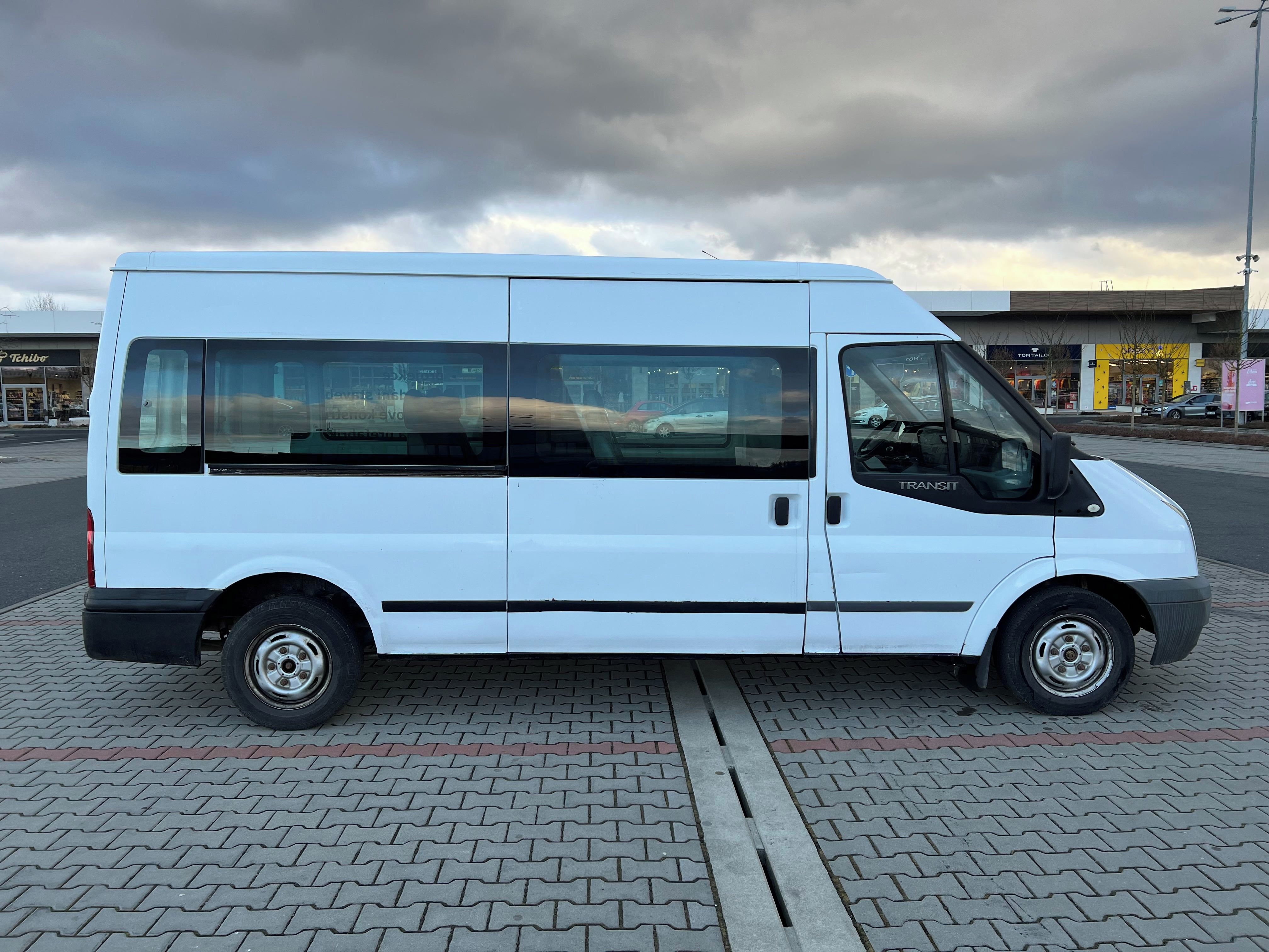 Ford Transit, 2.2 TDCi 81kw 9 míst L2H2 - fotka 2