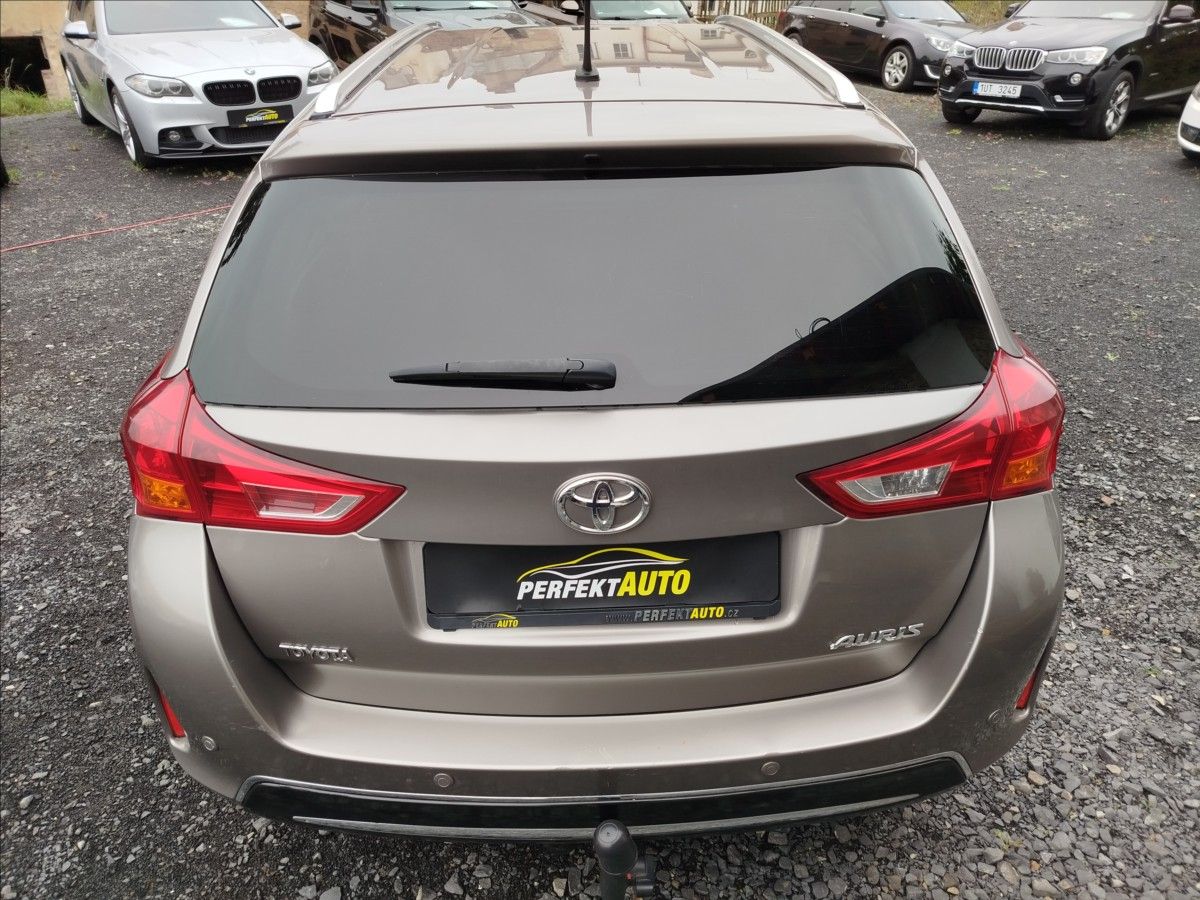 Toyota Auris, 2,0 D-4D, 91kW, 1.MAJITEL - fotka 5