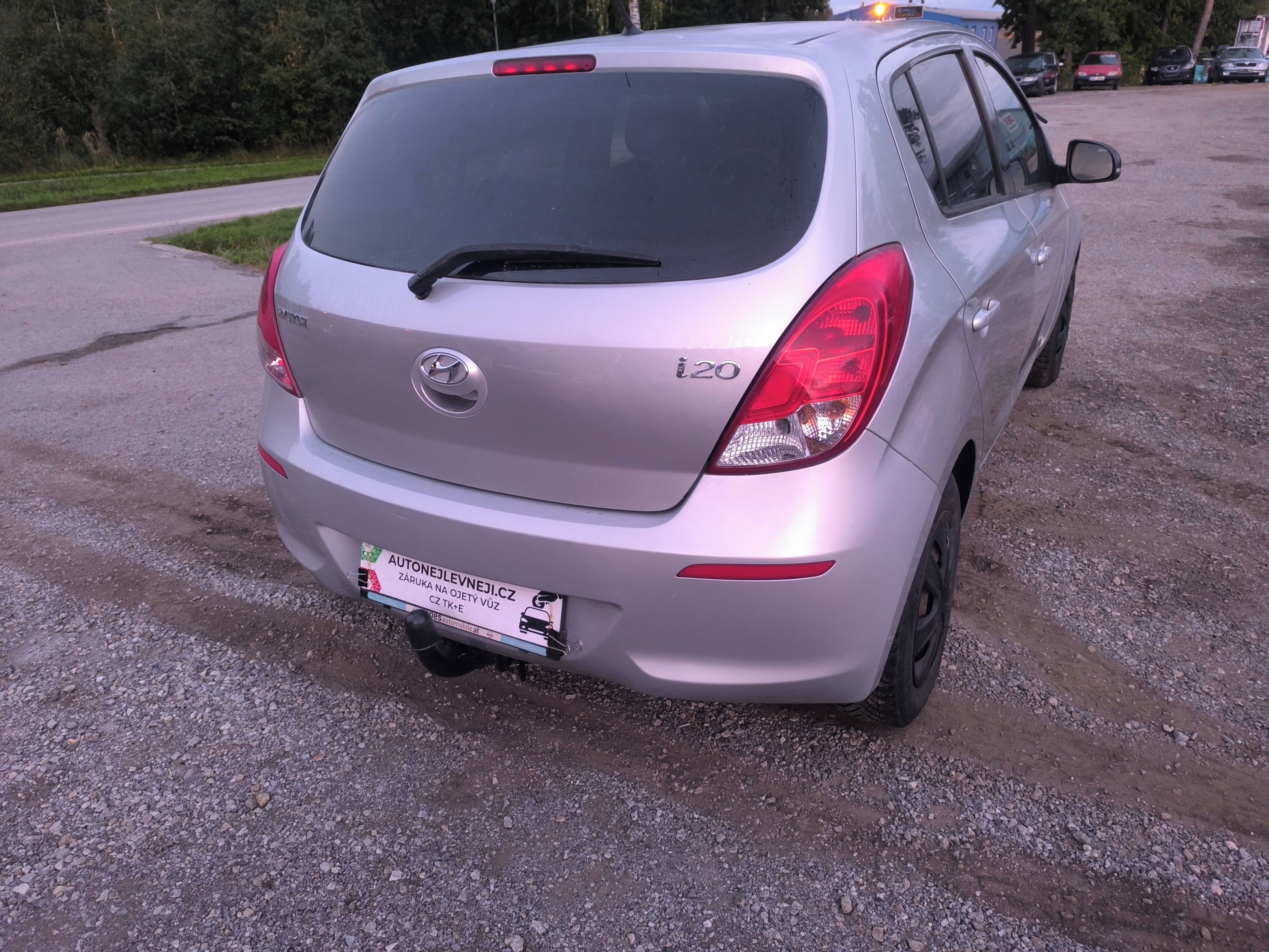 Hyundai i20, 1,4,MAX VÝBAVA,100KM,1MAJ50LET - fotka 4