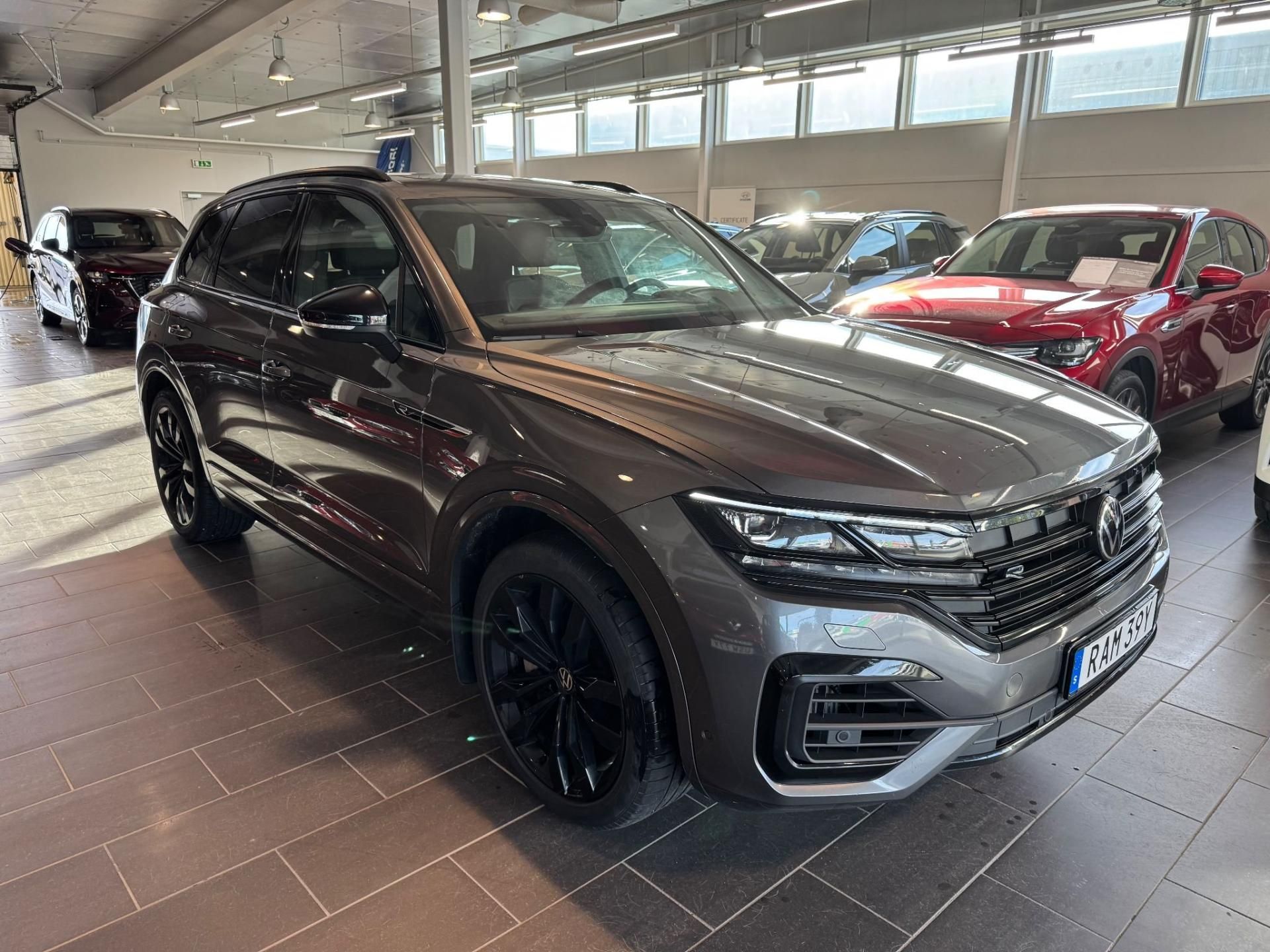 Volkswagen Touareg, R eHybrid 4M Pano Matrix 4zon - fotka 2