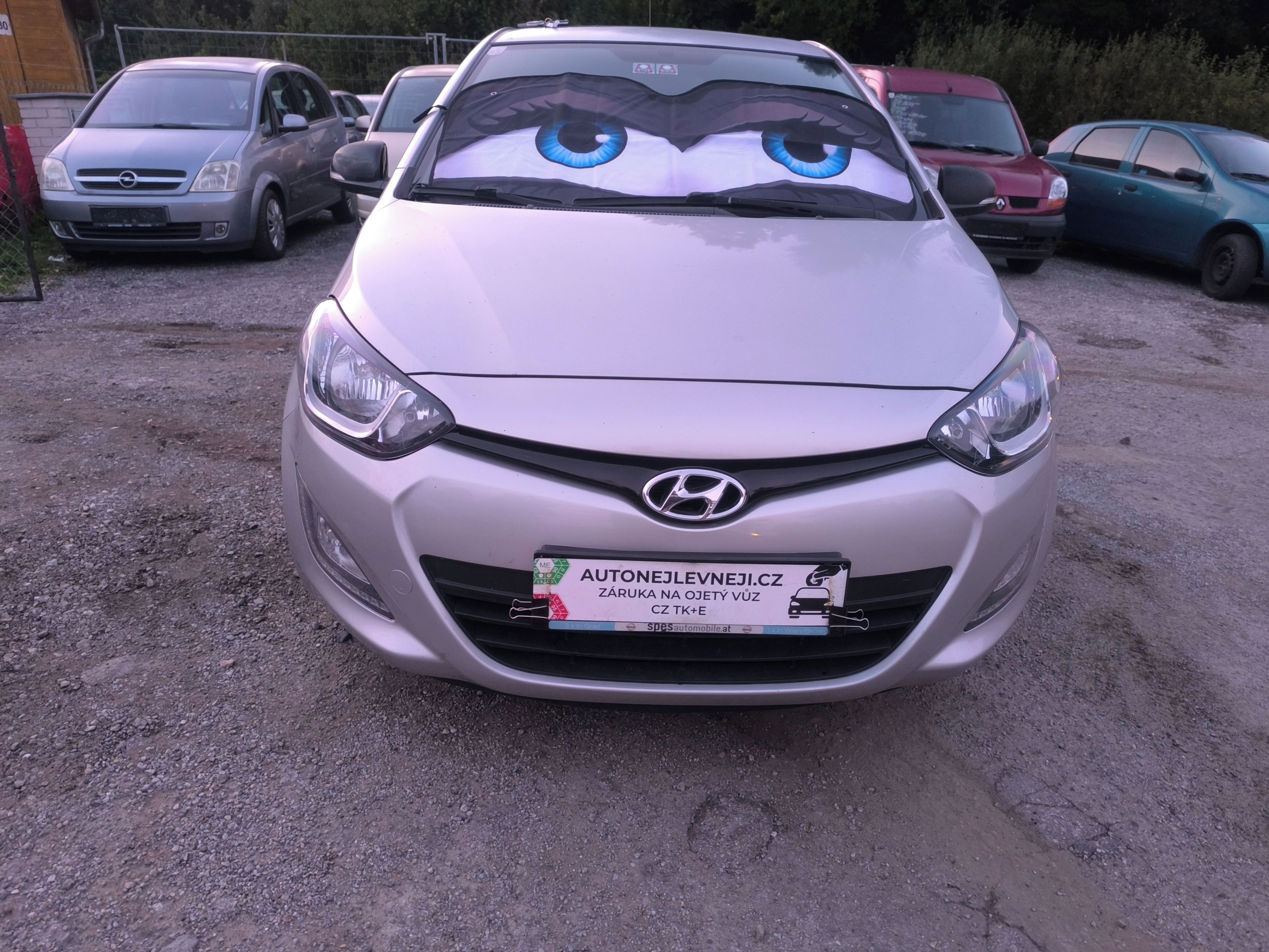 Hyundai i20, 1,4,MAX VÝBAVA,100KM,1MAJ50LET - fotka 3