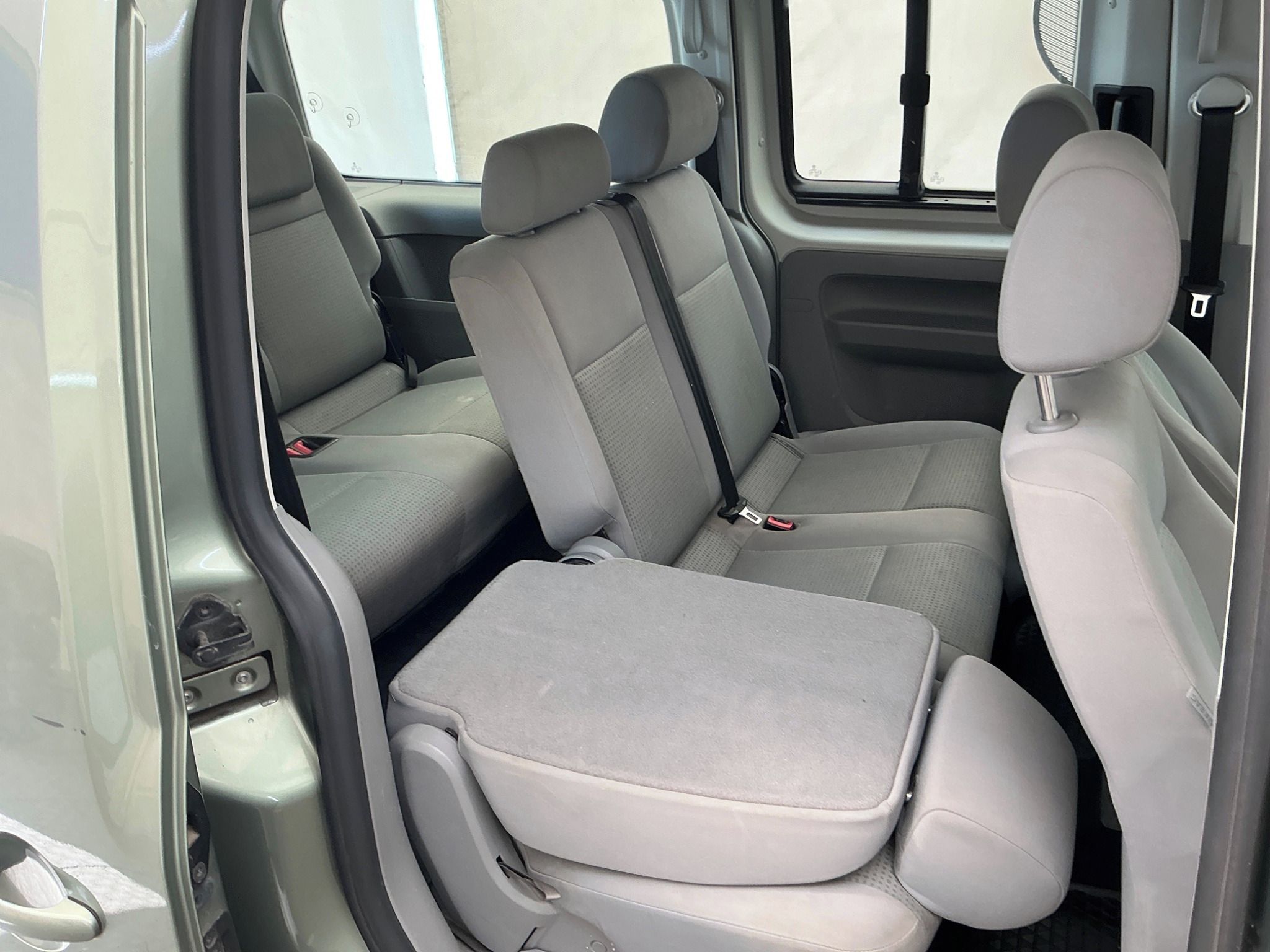 Volkswagen Caddy, MAXI 1.6Mpi 75KW 7-MÍST TAŽNÉ - fotka 2