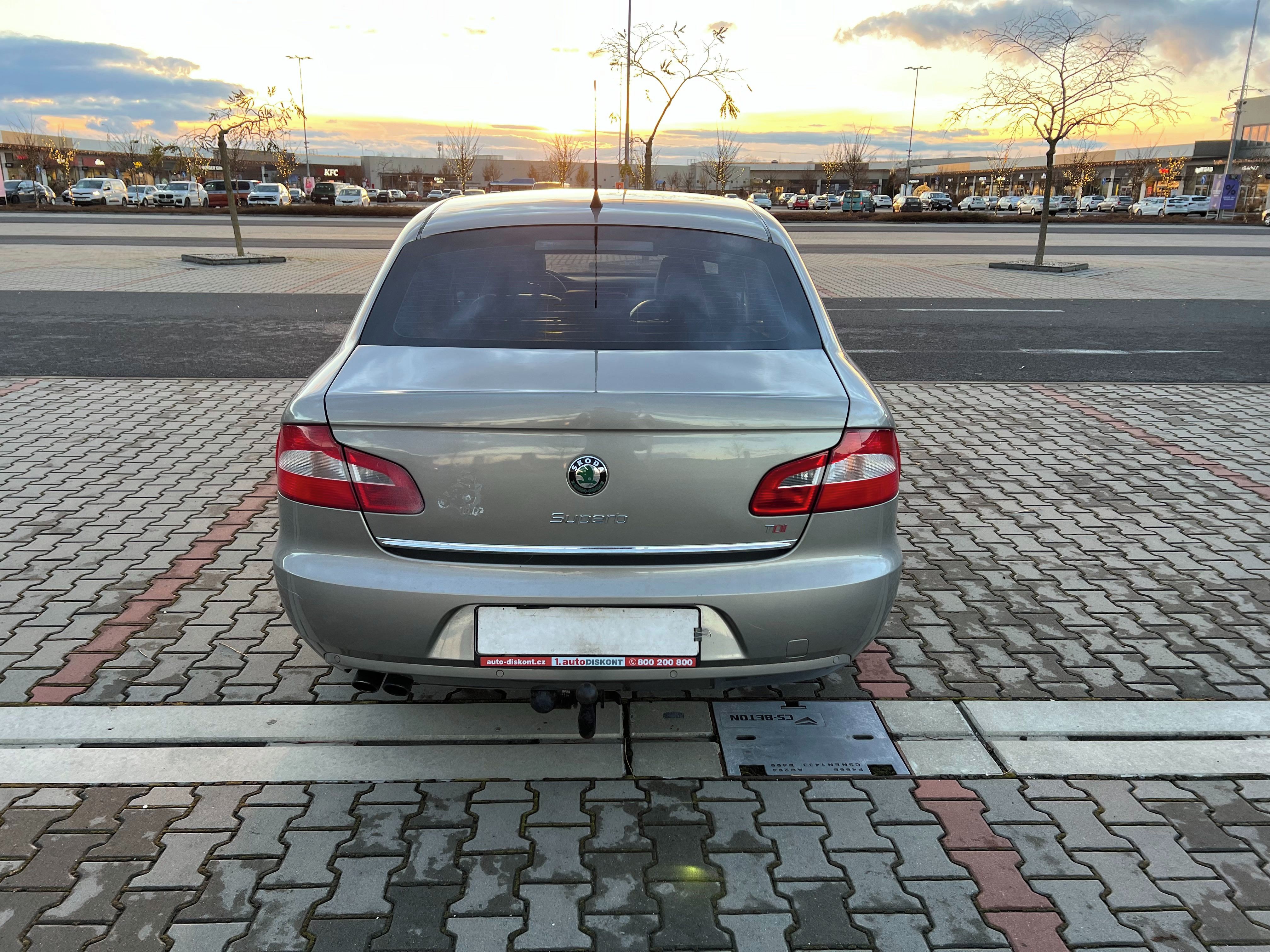 Škoda Superb, II 2.0 TDi 125kw DSG TZ - fotka 4