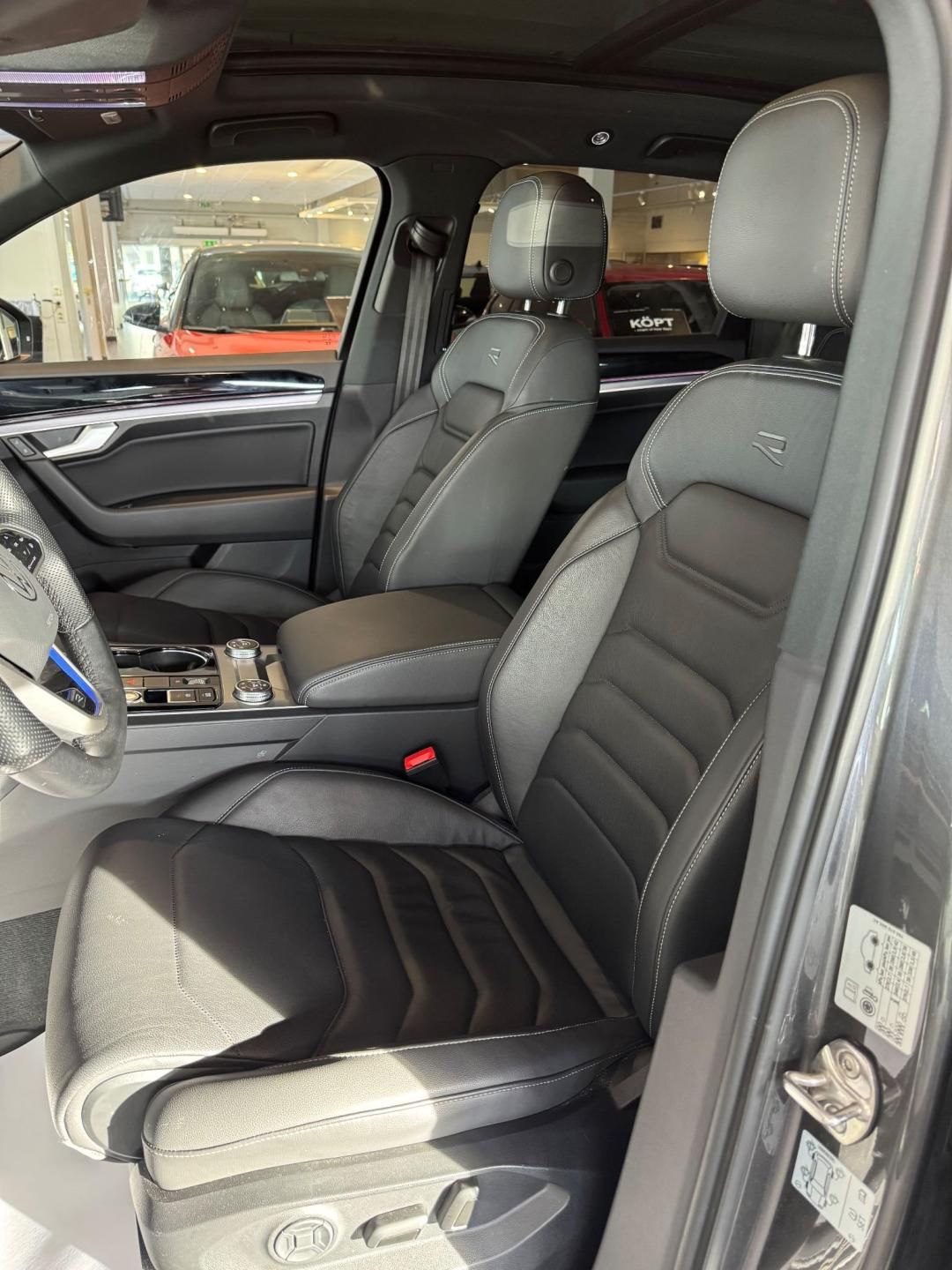 Volkswagen Touareg, R eHybrid 4M Pano Matrix 4zon - fotka 6