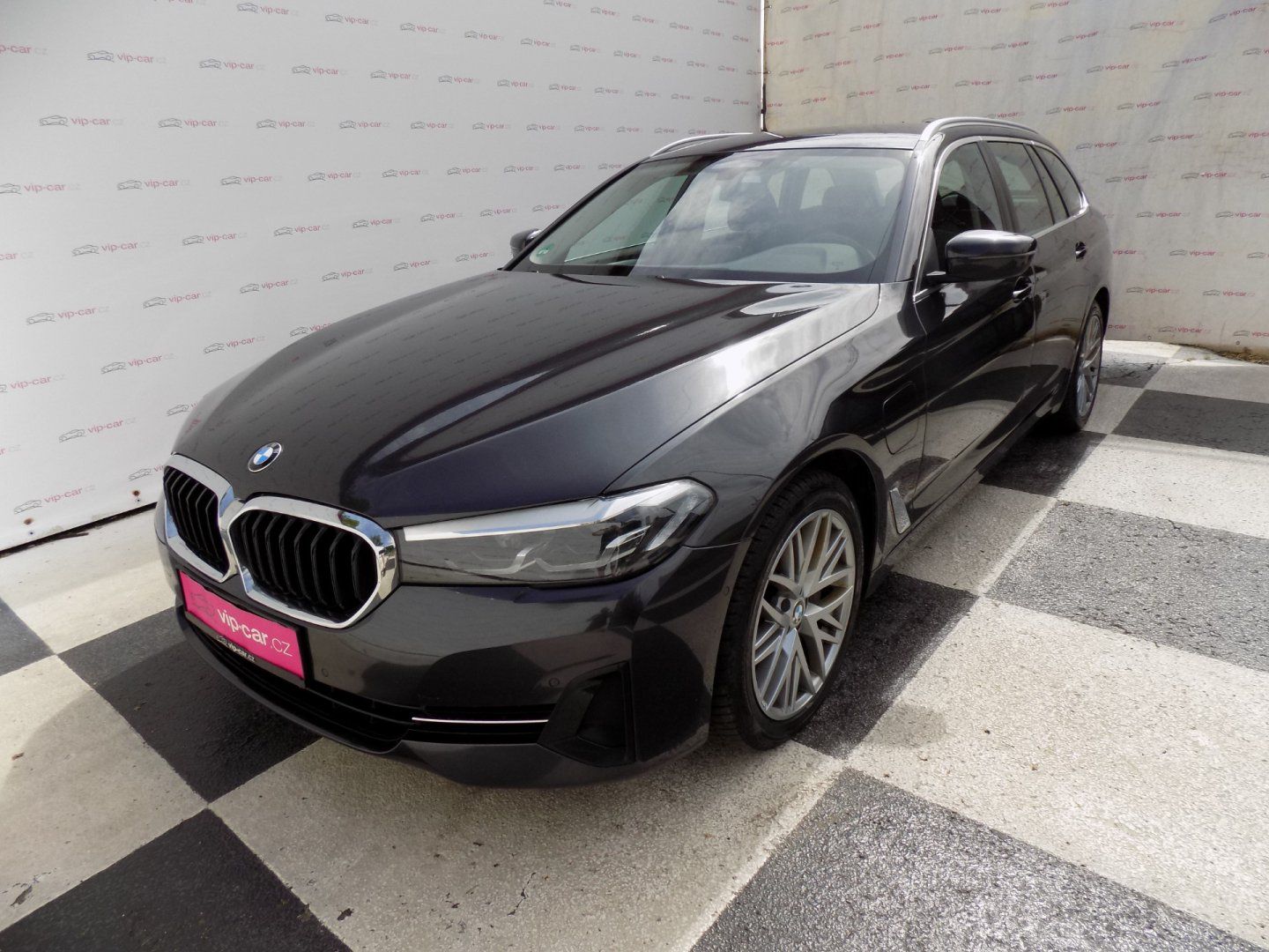 BMW Řada 5, 530e/xDrive/Full-LED/DPH/