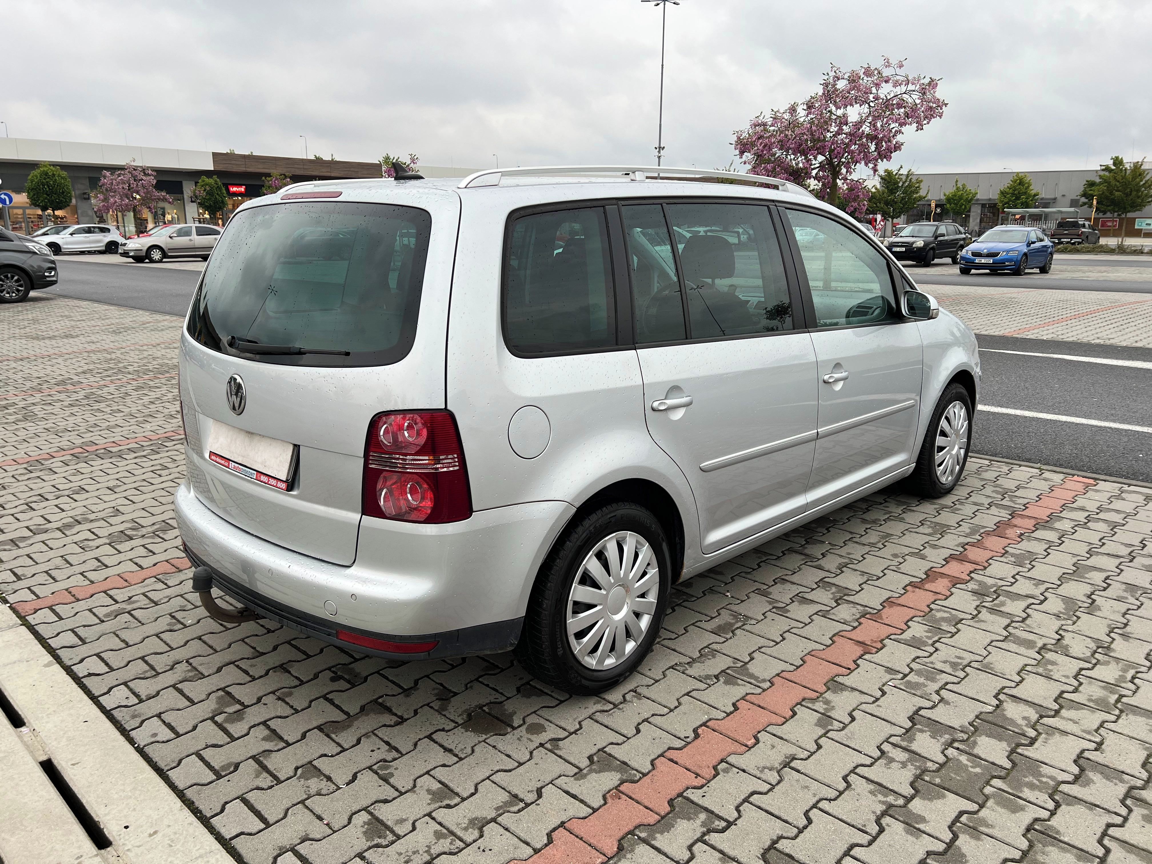 Volkswagen Touran, 2.0 TDi 125kw 6 rychl TZ - fotka 3